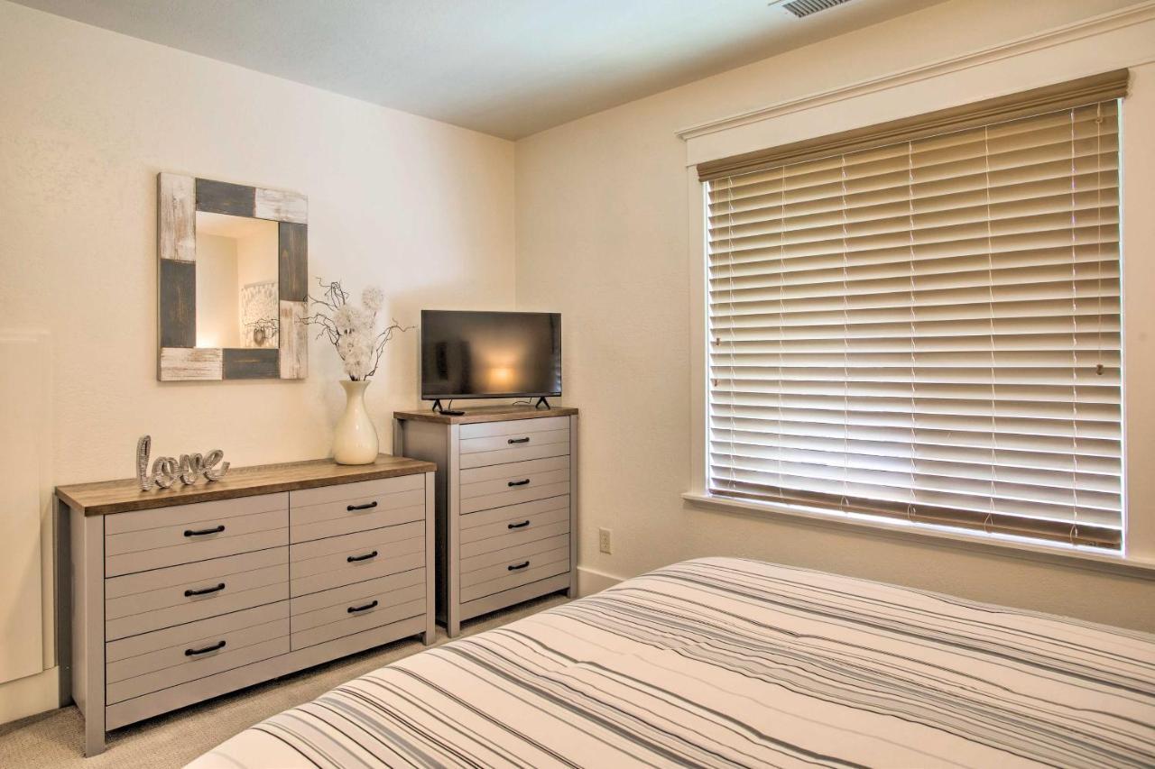 Holiday home Hideaway Private Hot Tub, 4 Mi To Dtwn! *