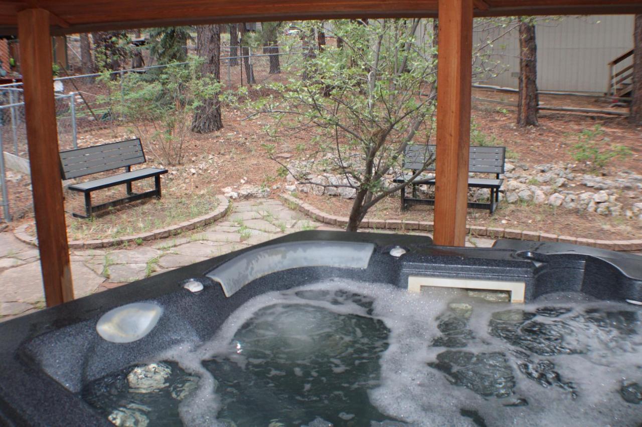 Holiday home Kathys Cabin, King Bed, Hot Tub, Near-nau & Downtown Attractions, Perfect Year-round Mountain Getaway *