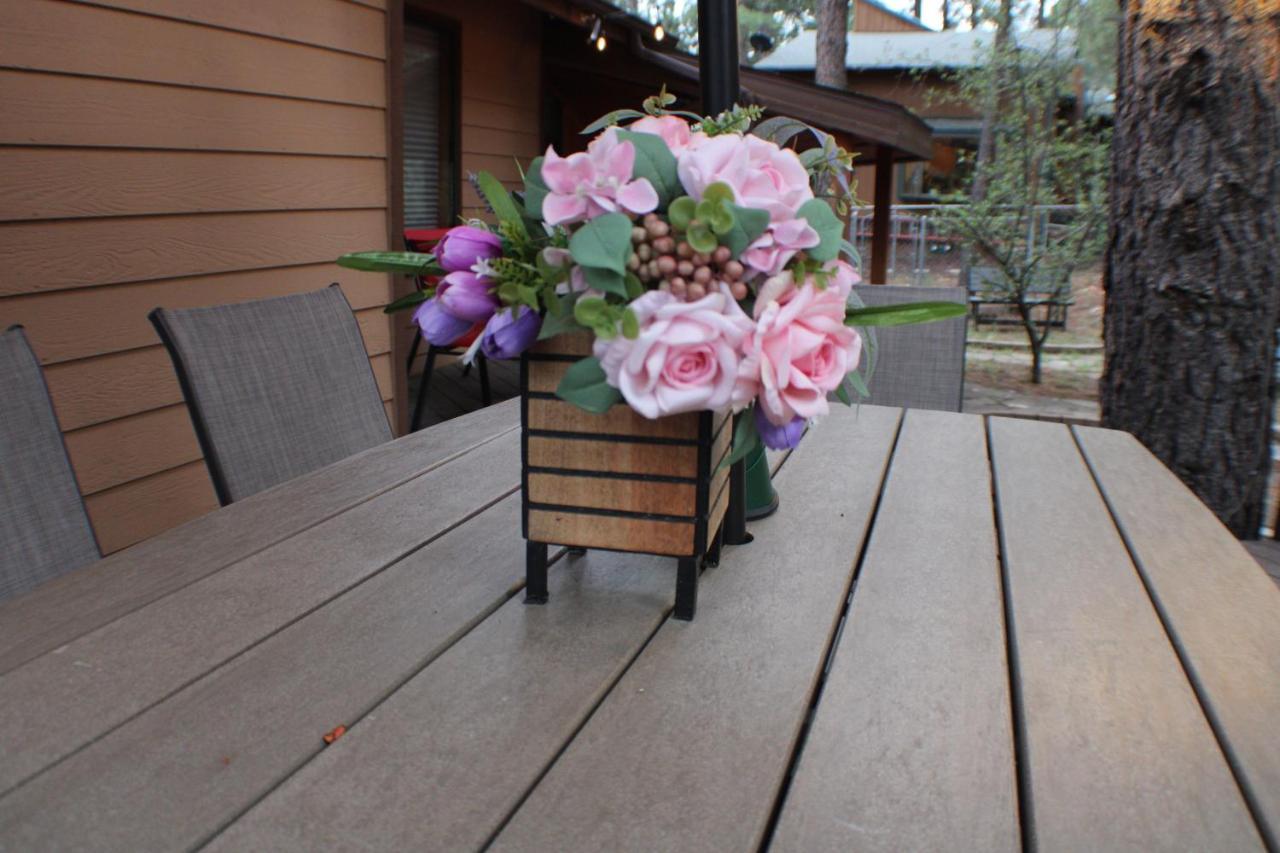 Holiday home Kathys Cabin, King Bed, Hot Tub, Near-nau & Downtown Attractions, Perfect Year-round Mountain Getaway