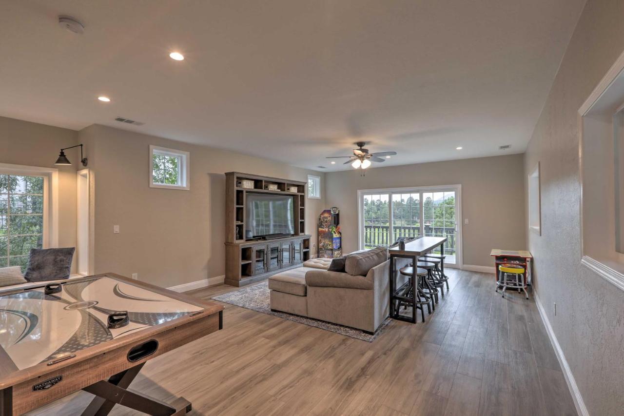 Upscale With Hot Tub And Mountain Views Holiday home