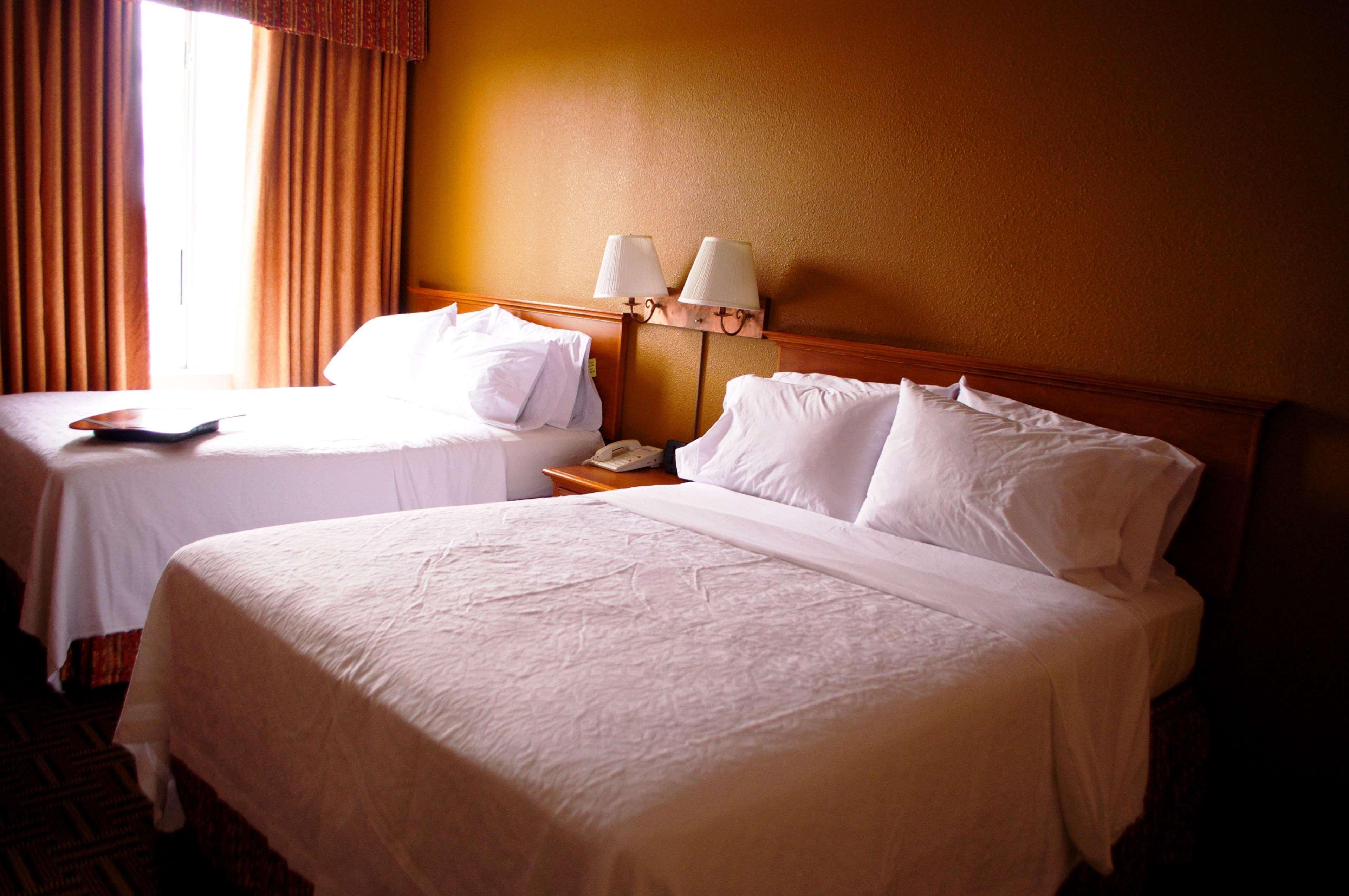 Hotel Hampton & - West