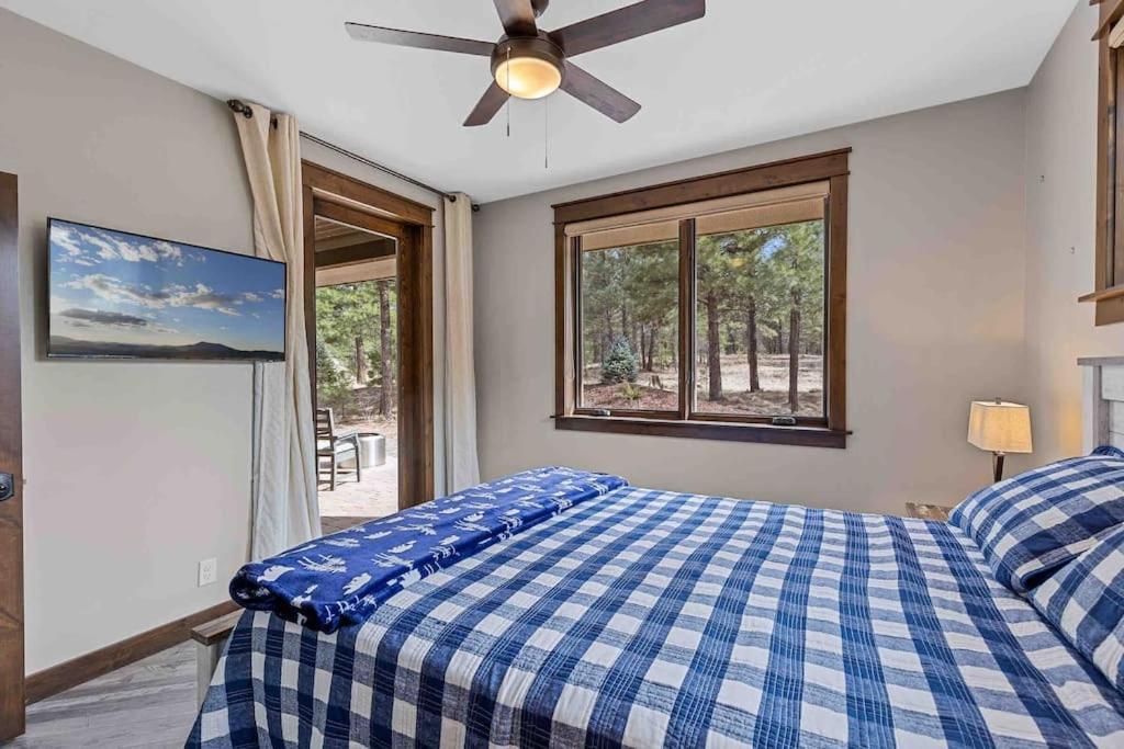 The Pink Ponderosa Ranch And For 20 *