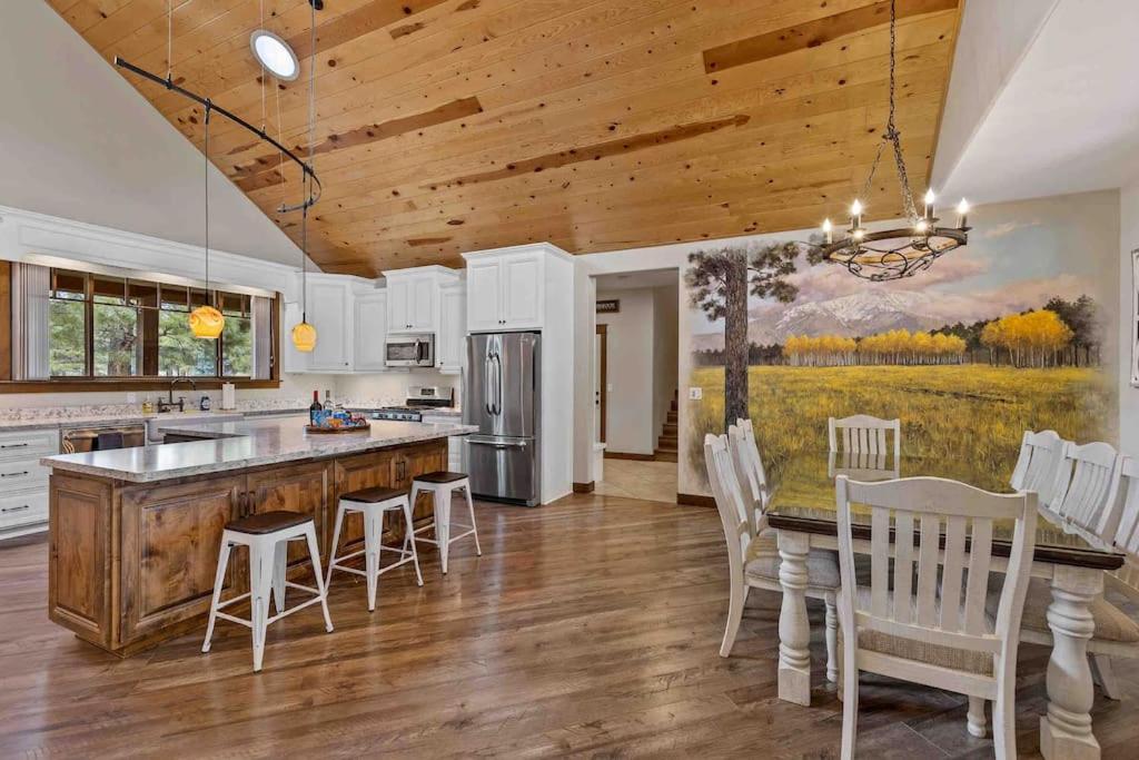Holiday home The Pink Ponderosa Ranch And For 20 *