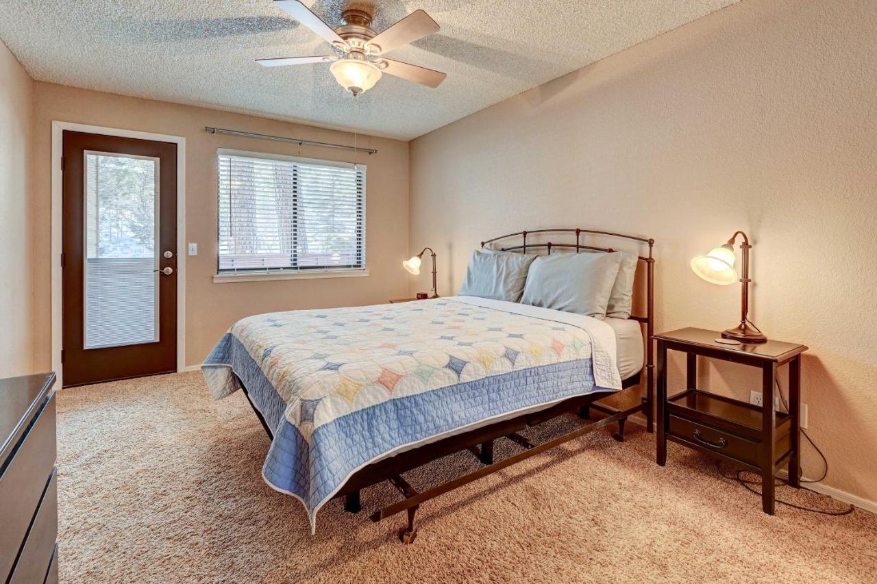 Apartment With Balcony In Golf Community!