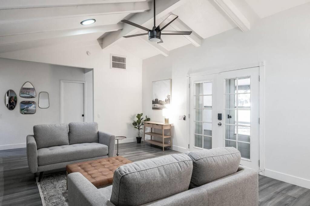 Holiday home Modern Boho - Hot Tub - 9 Min To Downtown