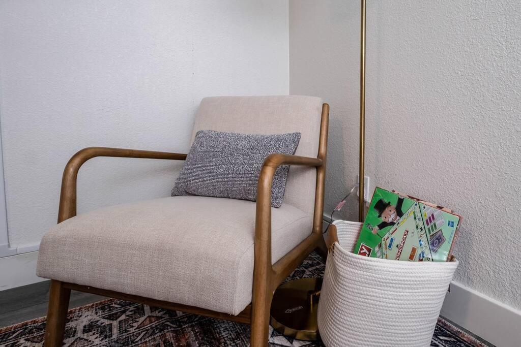 Modern Boho - Hot Tub - 9 Min To Downtown Holiday home