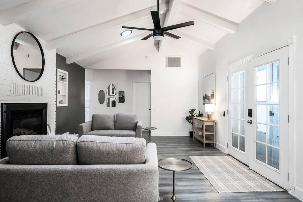 Holiday home Modern Boho - Hot Tub - 9 Min To Downtown