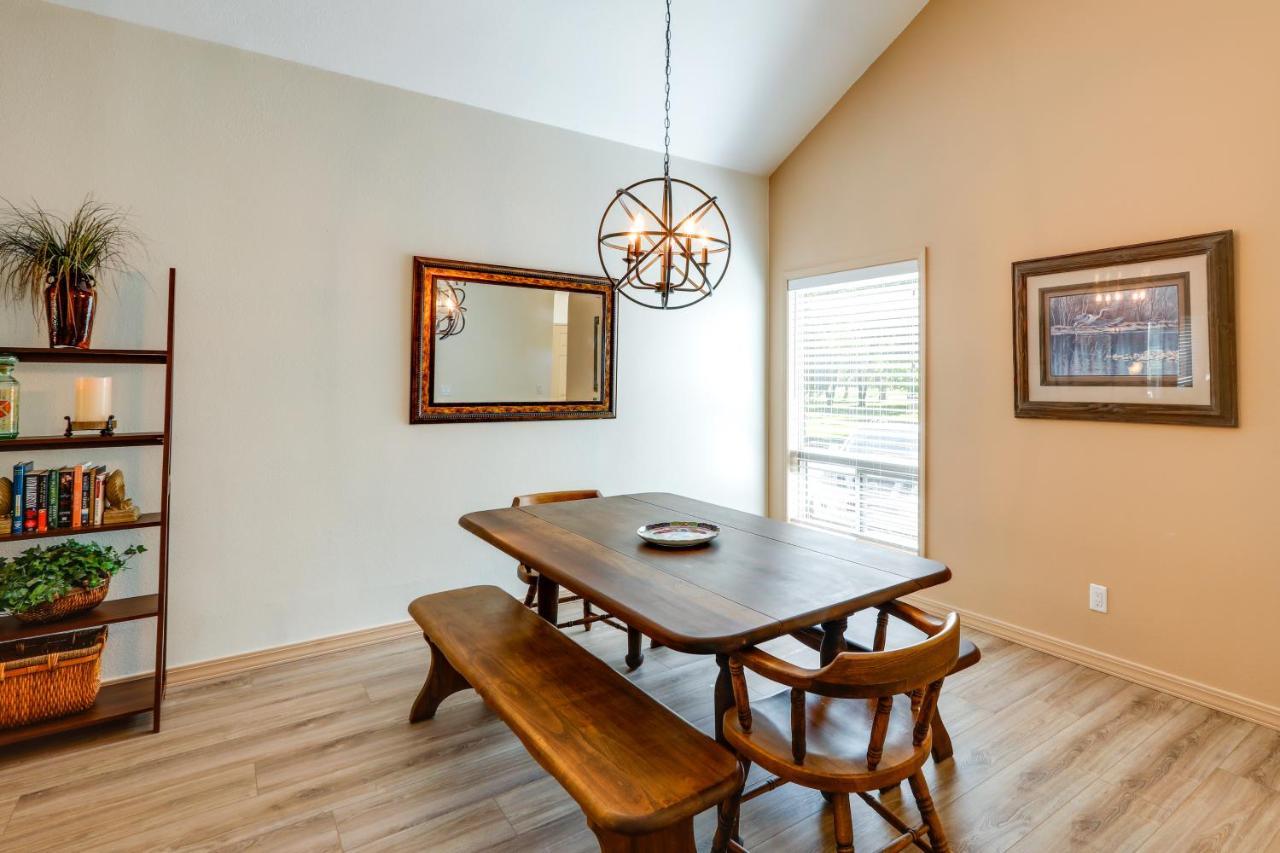 Townhome With Deck About 6 Mi To Downtown! Holiday home *