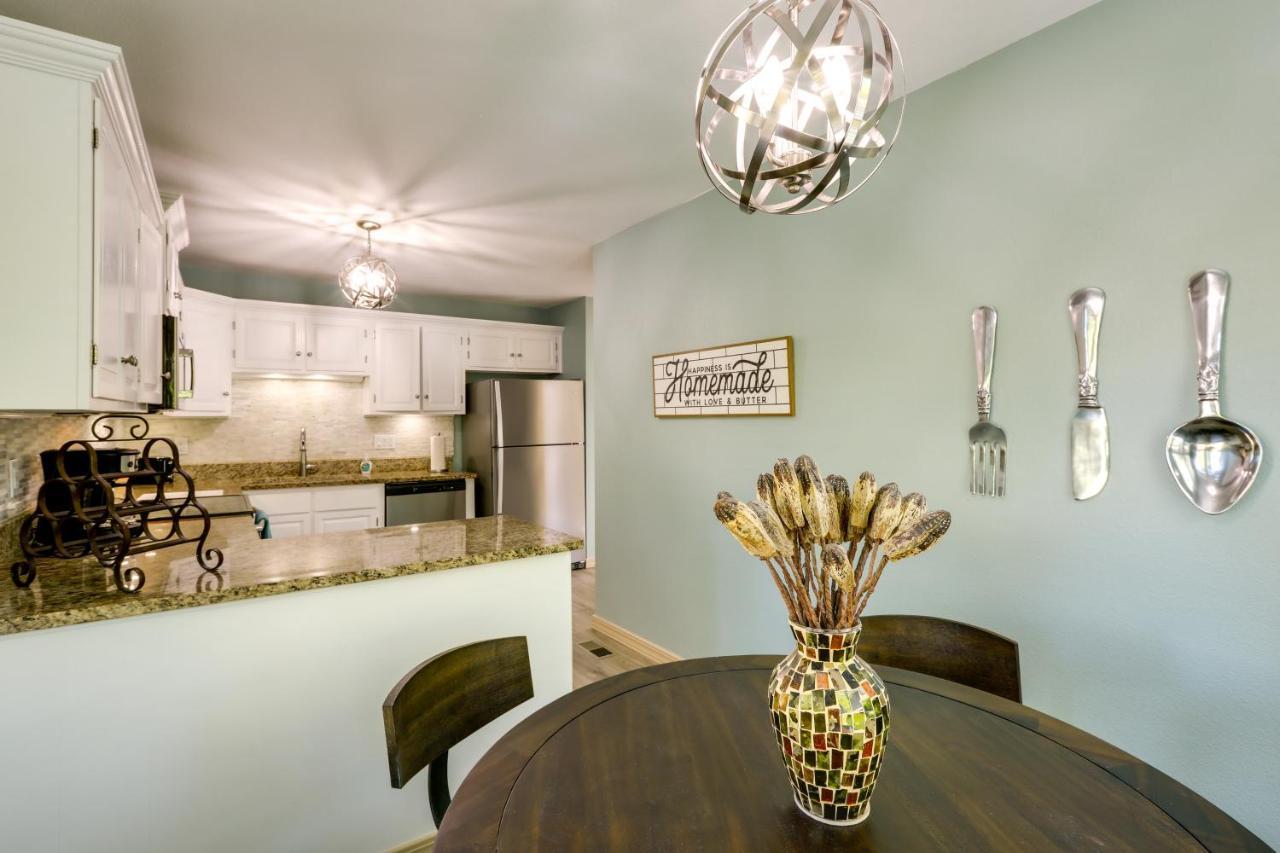 Holiday home Townhome With Deck About 6 Mi To Downtown! *
