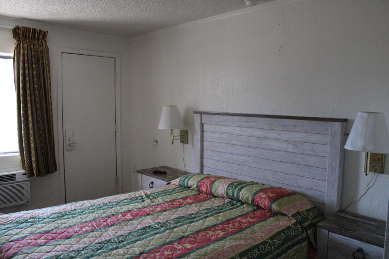 Flagstaff Motel *