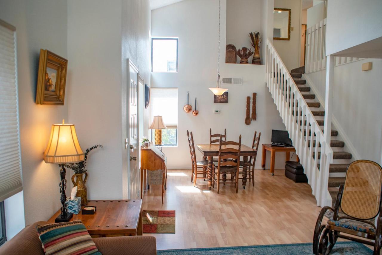 Holiday home Spring Meadows Marvelous & Bright Town - Close To Foxglenn Park And Country Club! *