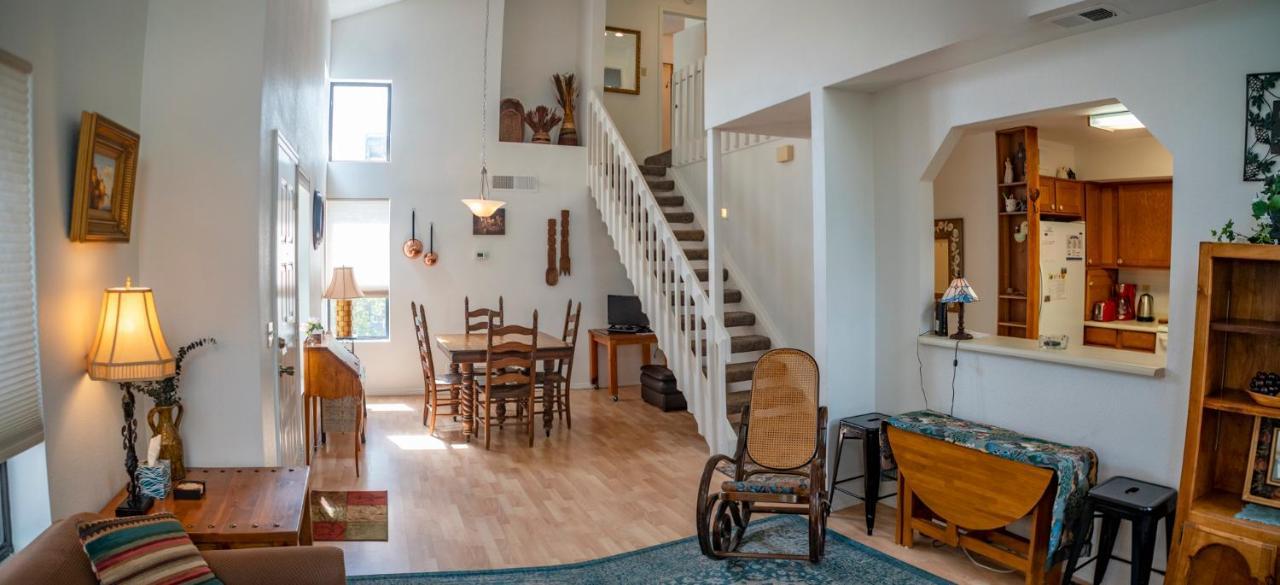 Spring Meadows Marvelous & Bright Town - Close To Foxglenn Park And Country Club! *