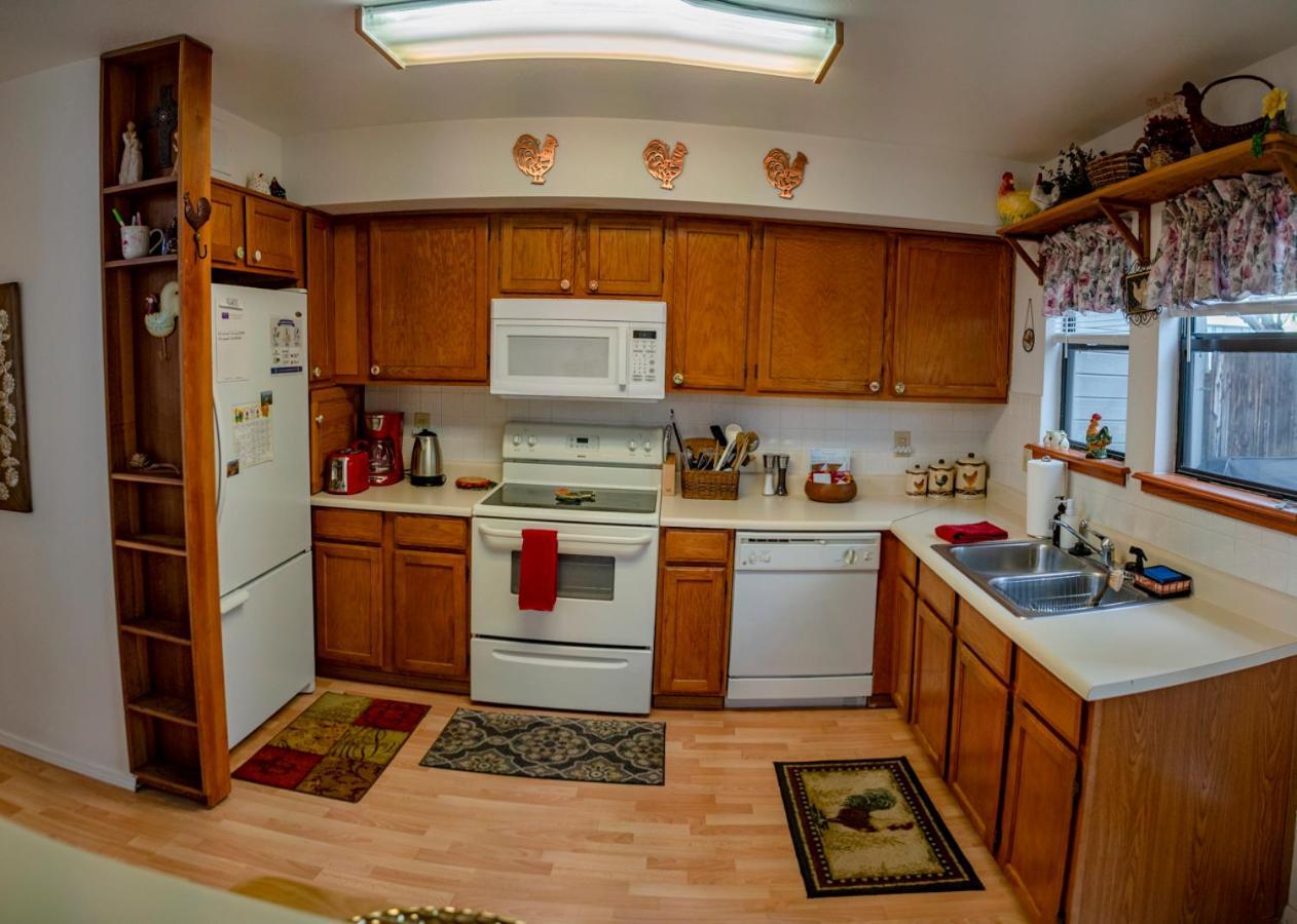 Holiday home Spring Meadows Marvelous & Bright Town - Close To Foxglenn Park And Country Club!
