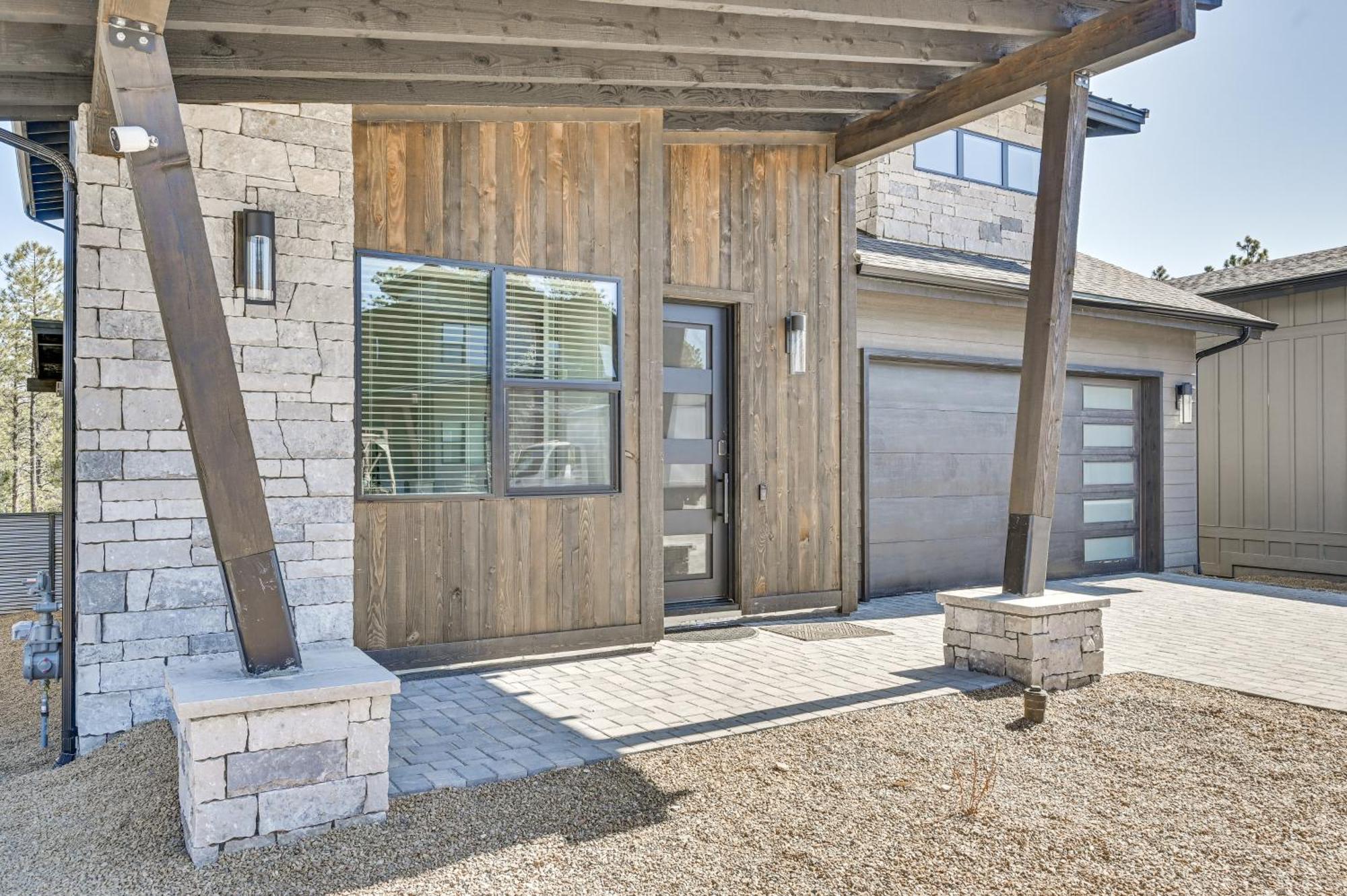 Group Getaway With Game And Deck Holiday home *