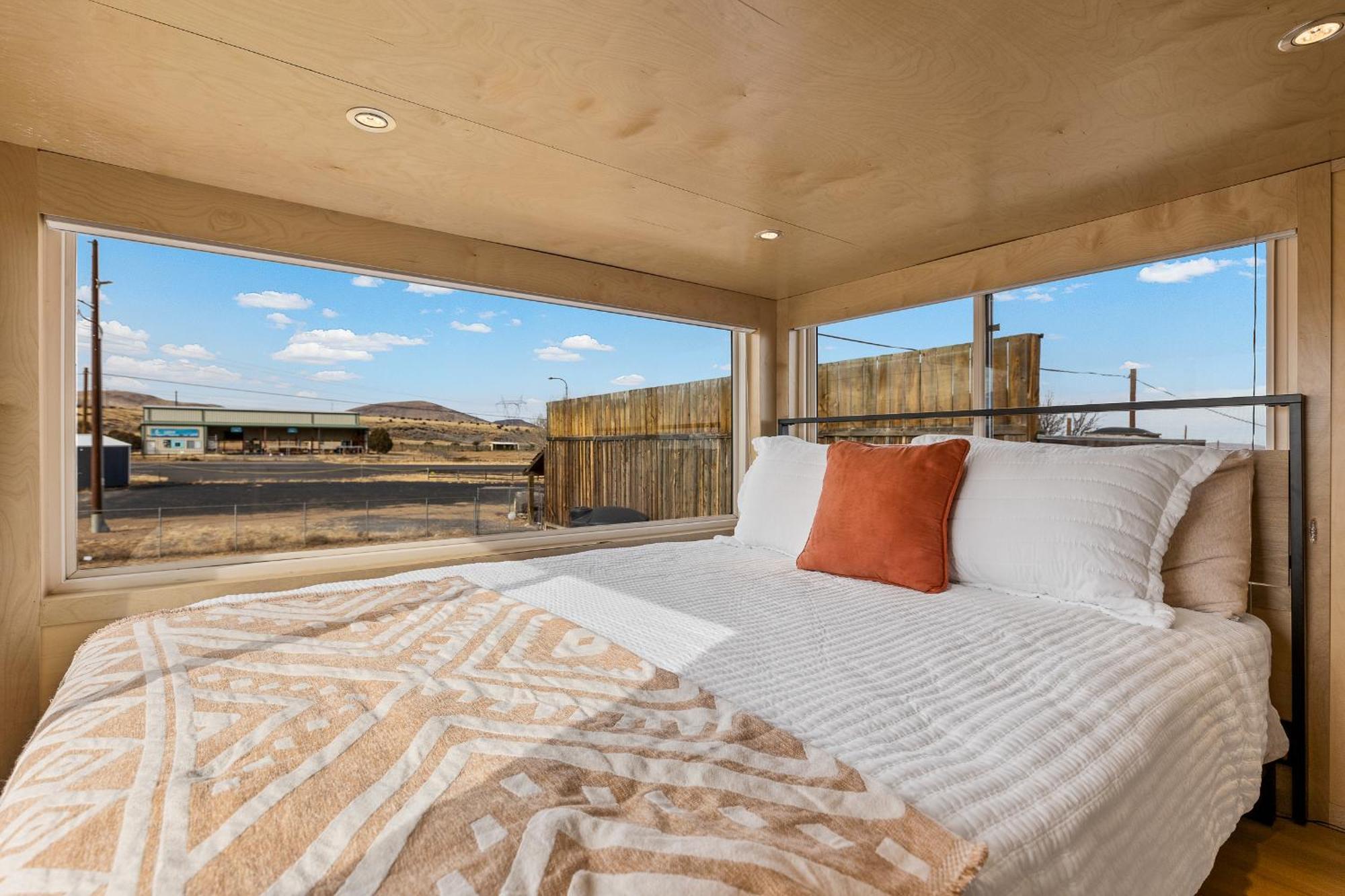 Tiny Near Grand Canyon Sleeps 5, Epic Views! * Flagstaff