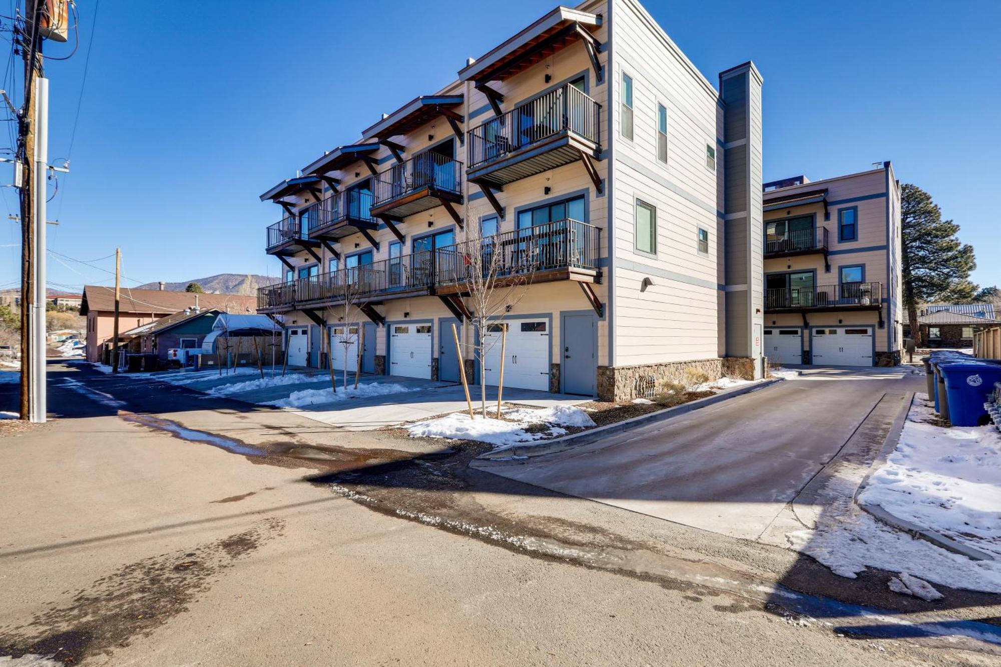Holiday home Townhome Near Downtown With Mountain Views *