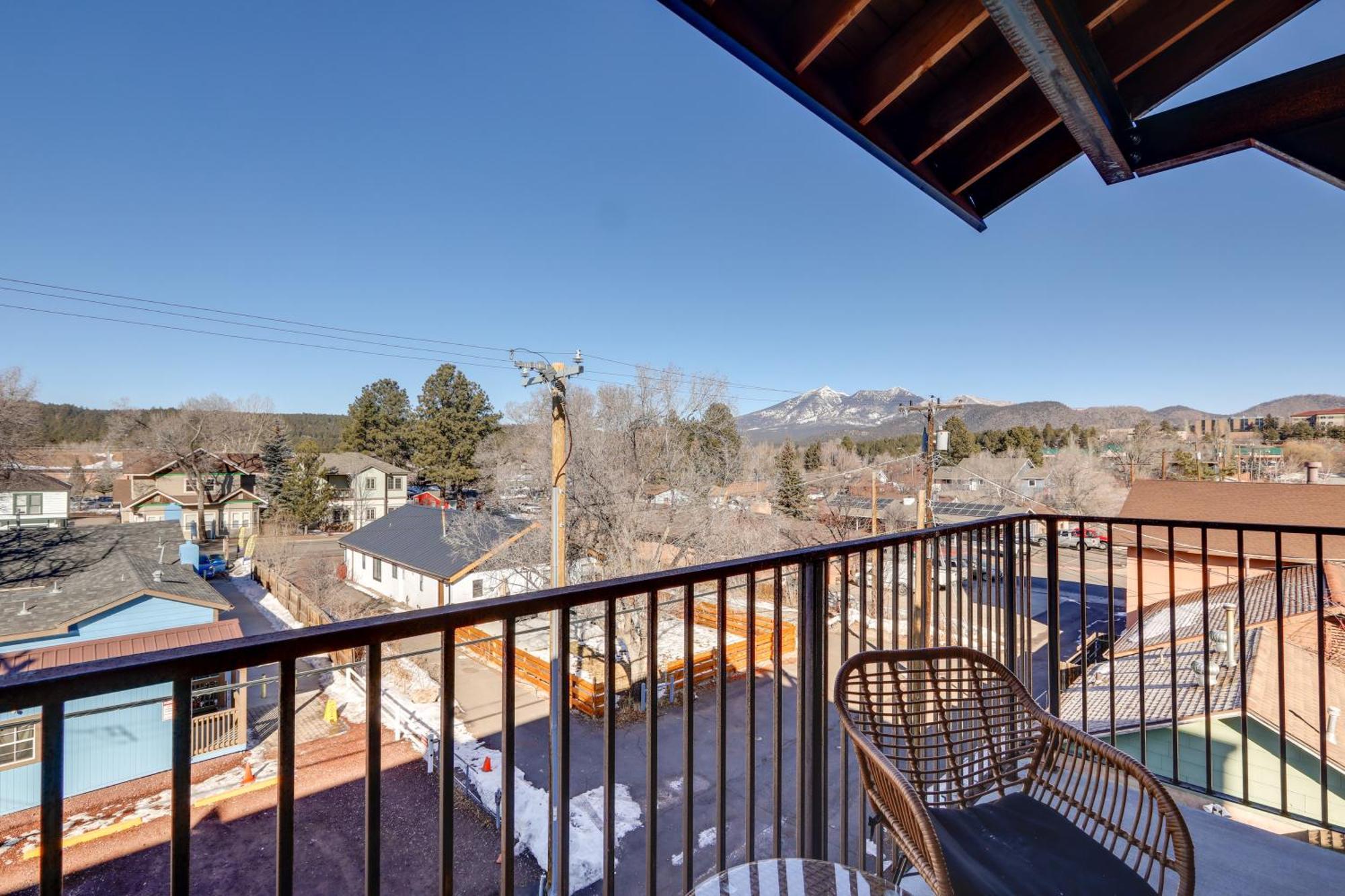 Townhome Near Downtown With Mountain Views Holiday home *