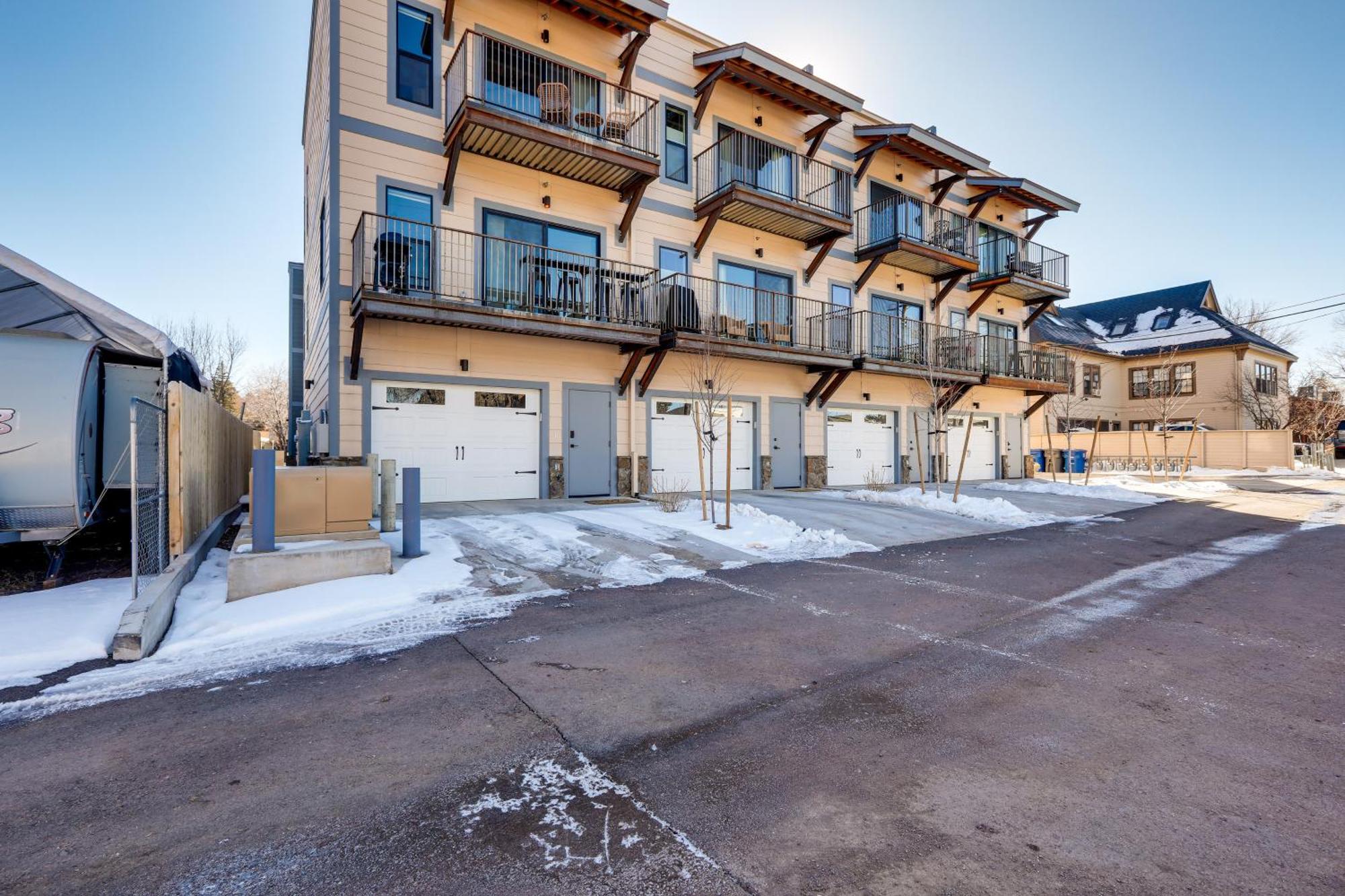 Townhome Near Downtown With Mountain Views Holiday home *