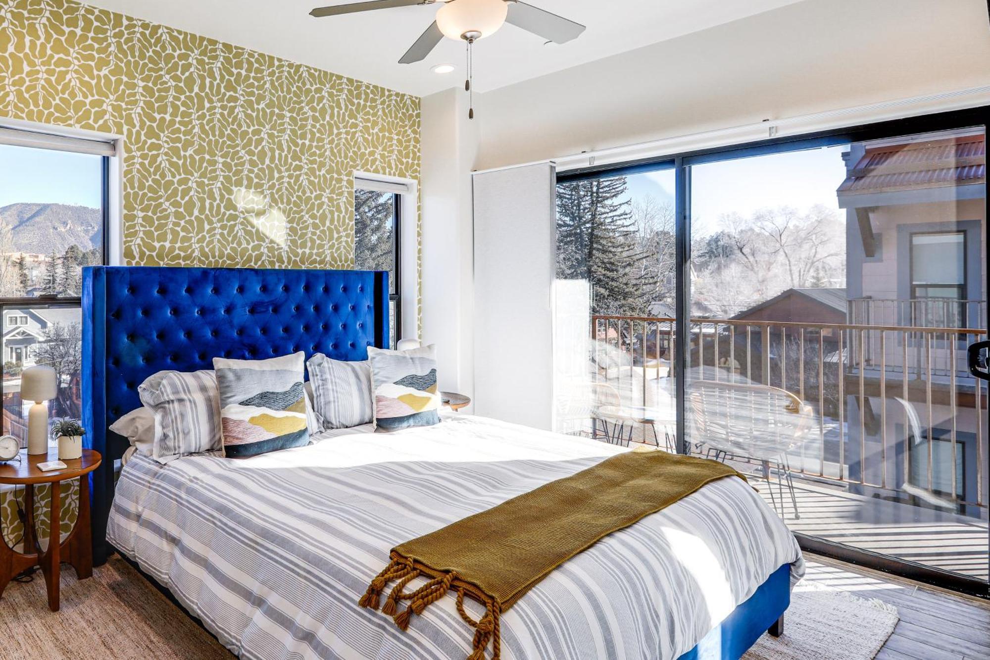 Townhome Near Downtown With Mountain Views Holiday home