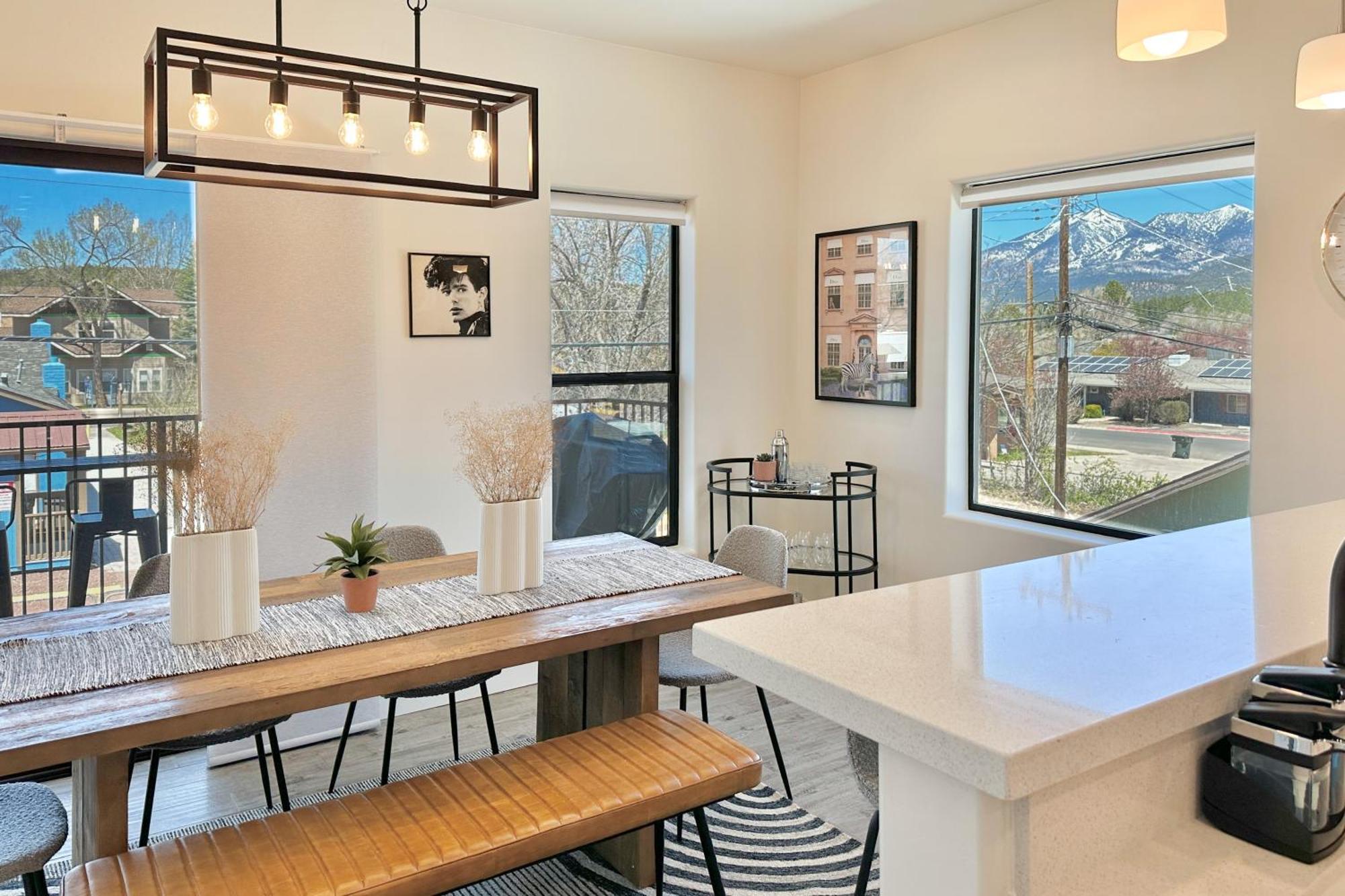 Townhome Near Downtown With Mountain Views Holiday home