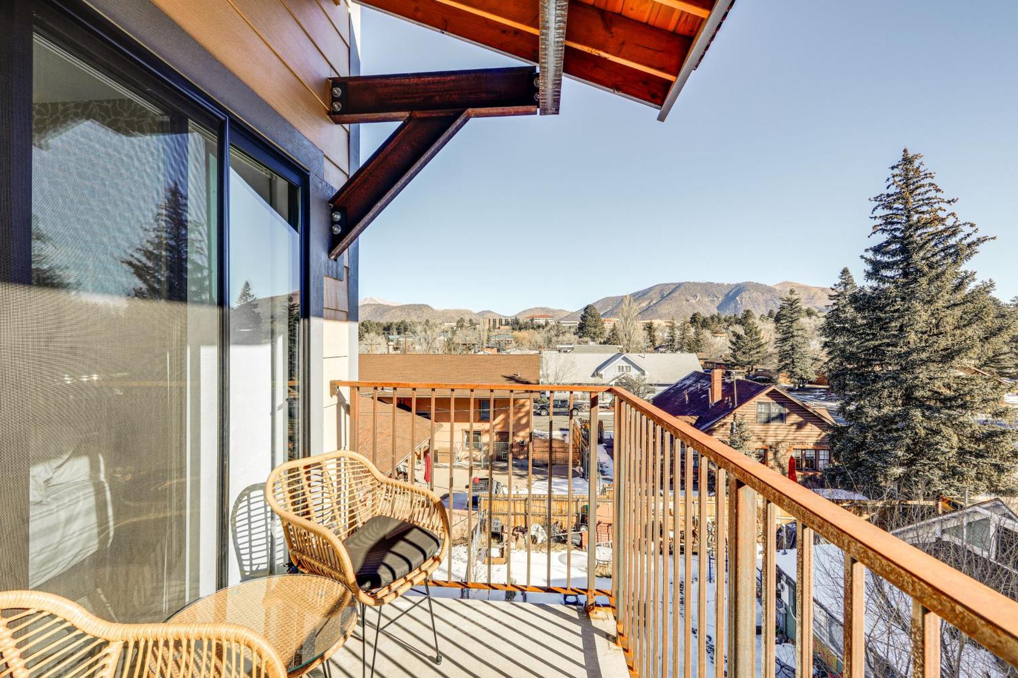 Townhome Near Downtown With Mountain Views Holiday home *