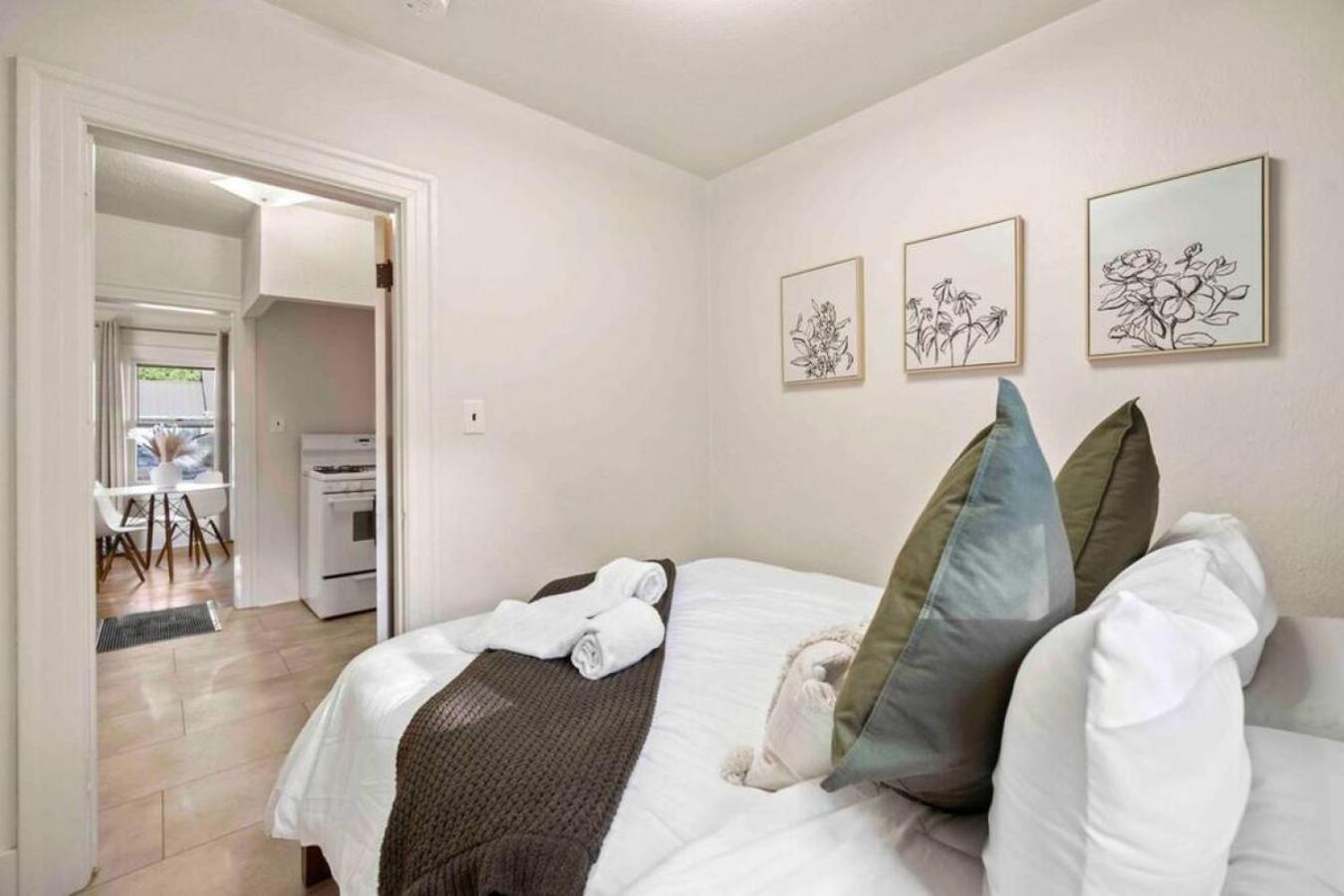Holiday home Desert Modern Downtown Unit With Hot Tub