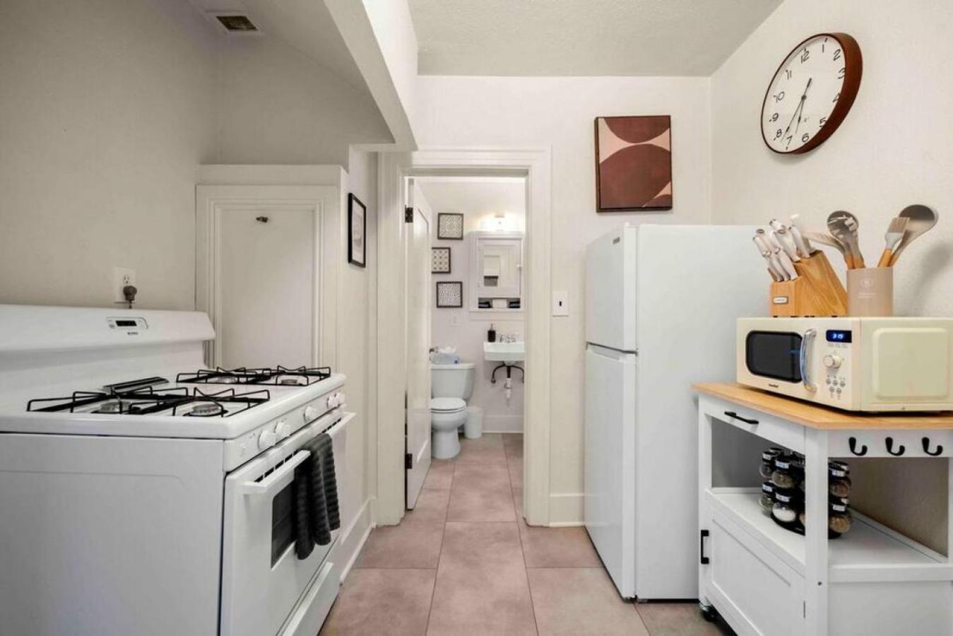 Desert Modern Downtown Unit With Hot Tub Holiday home
