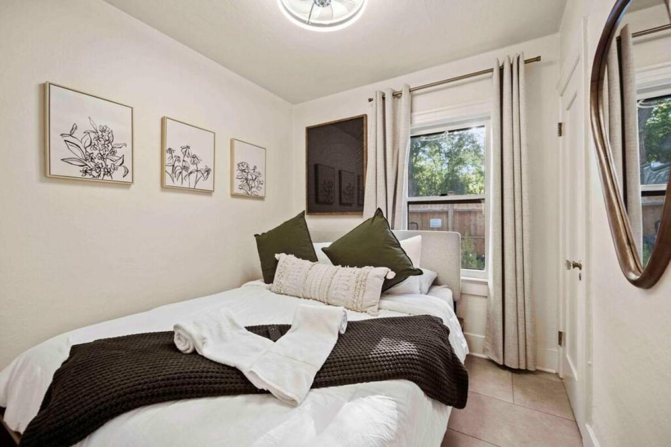 Holiday home Desert Modern Downtown Unit With Hot Tub *