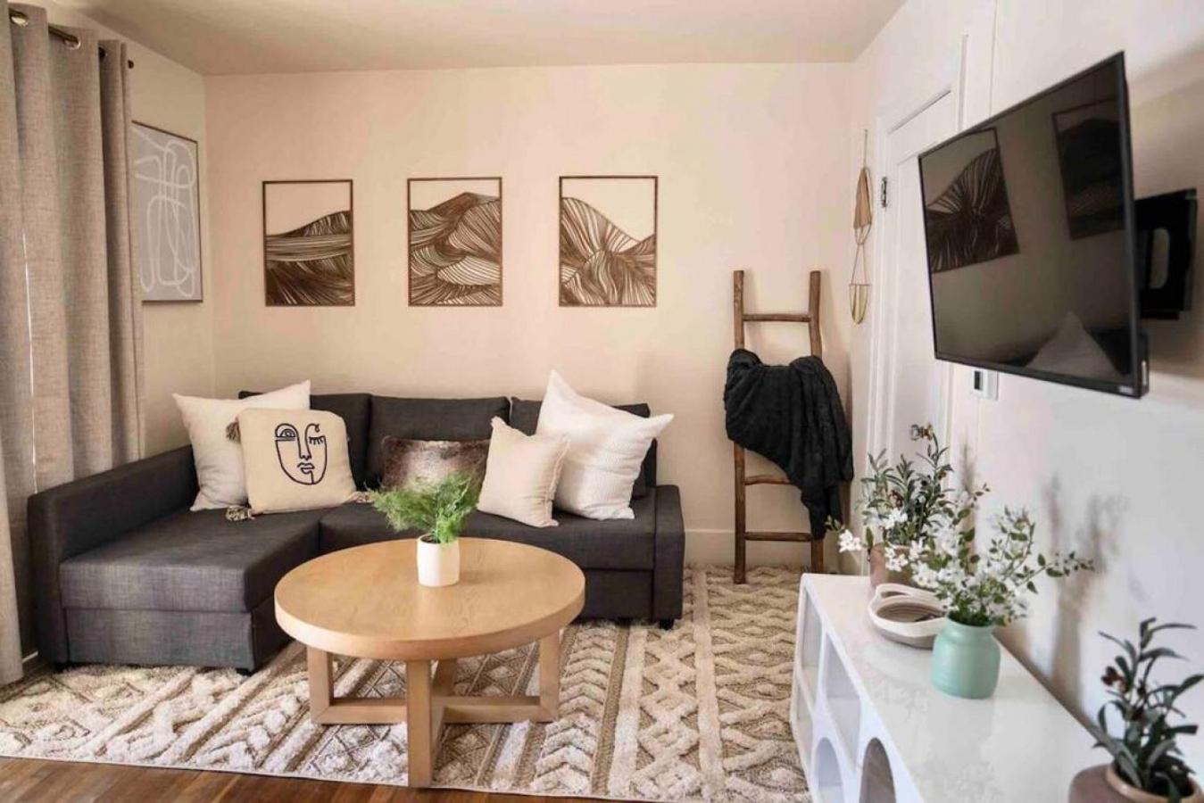 Desert Modern Downtown Unit With Hot Tub Holiday home