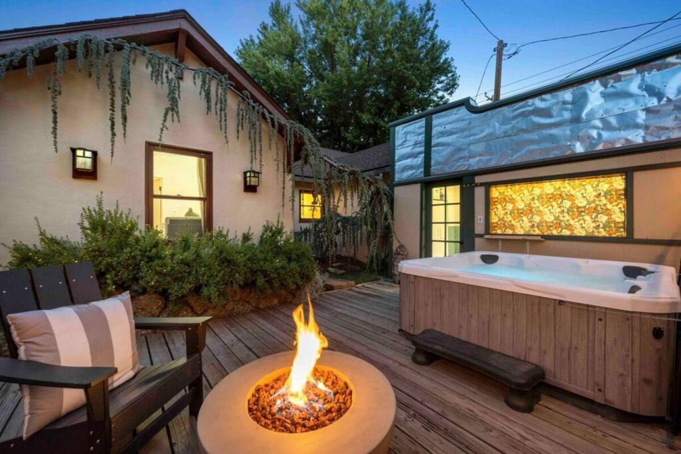 Desert Modern Downtown Unit With Hot Tub