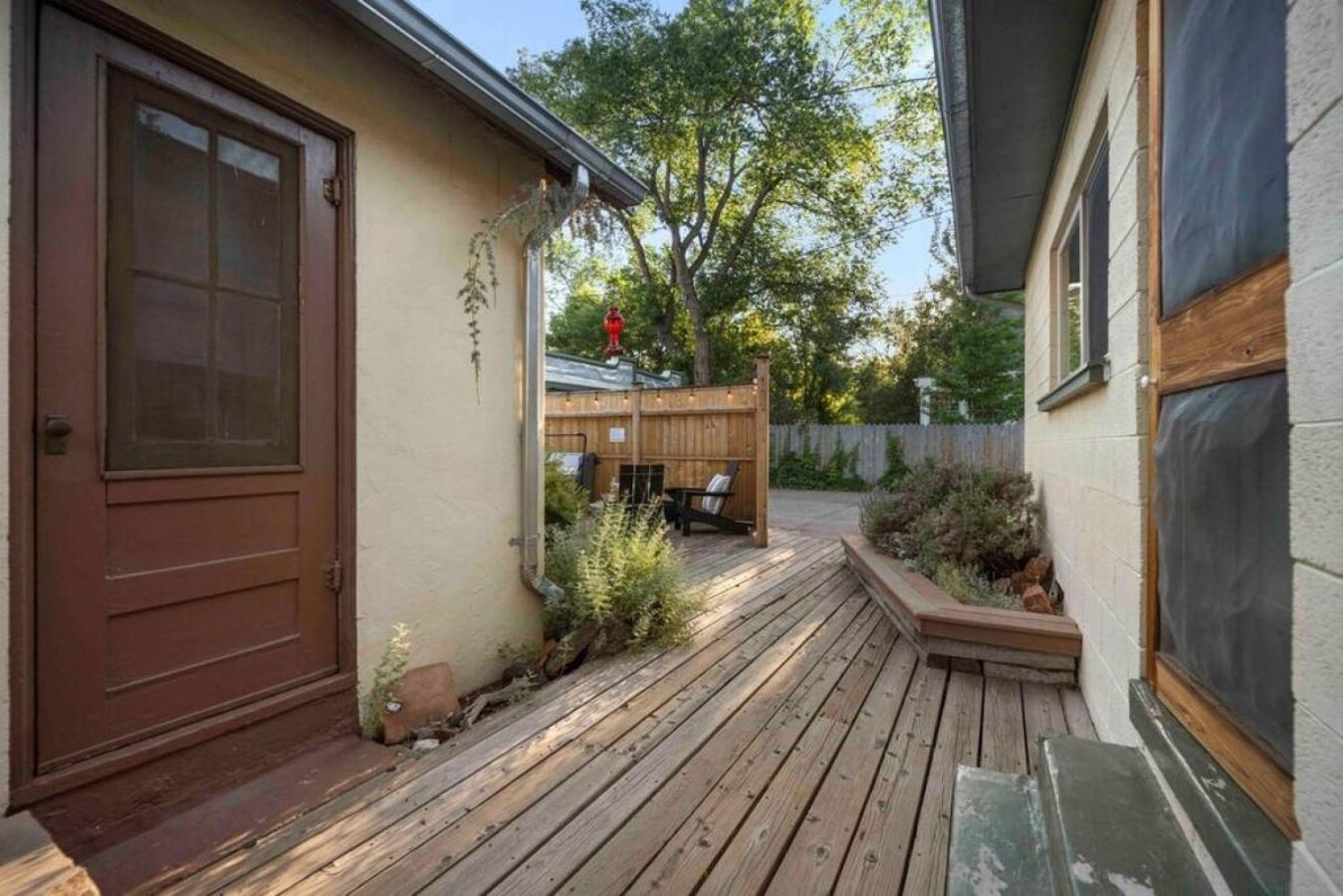 Stylish And Cozy Downtown 2 Bedroom Unit With Hot Tub *