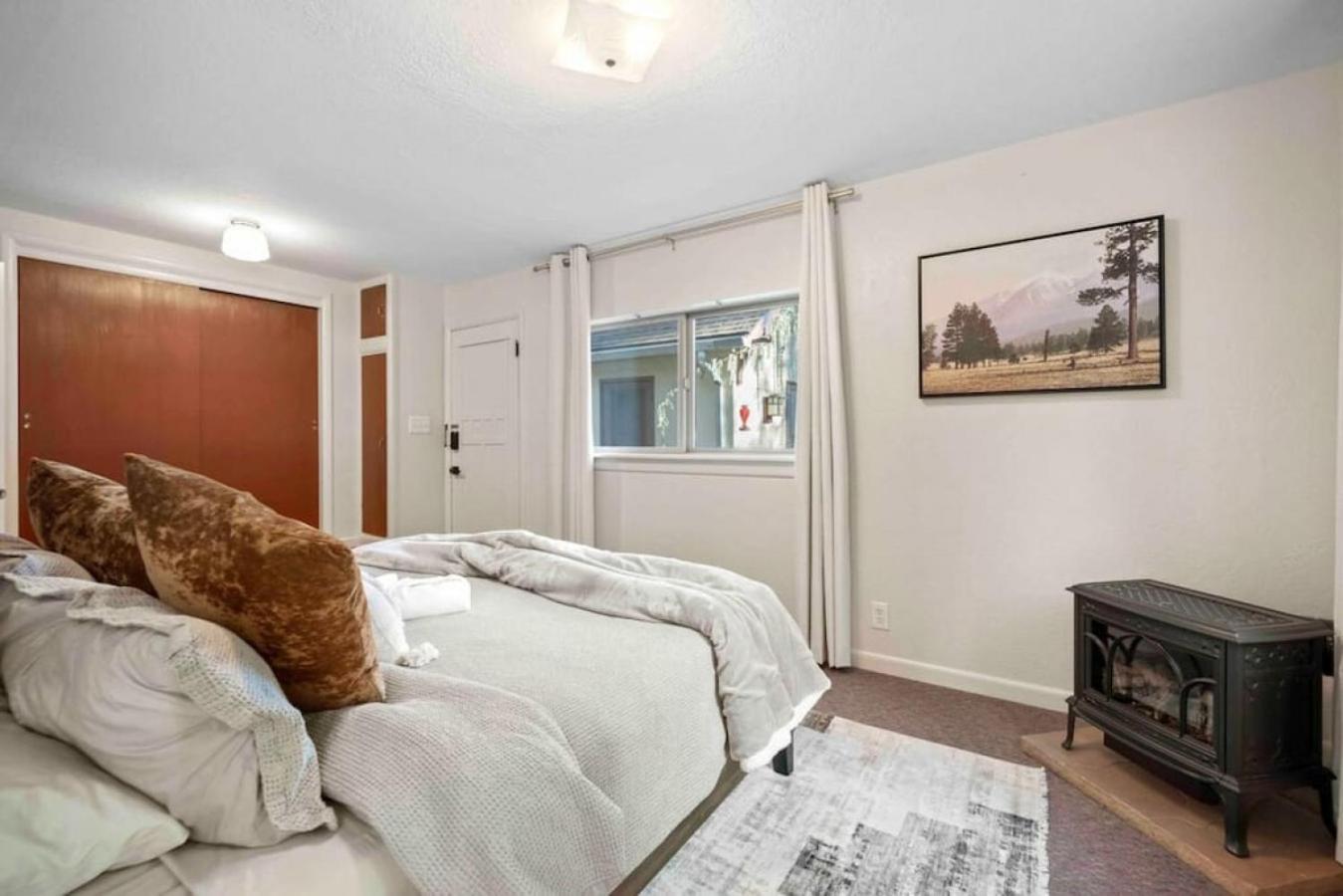 Stylish And Cozy Downtown 2 Bedroom Unit With Hot Tub * Flagstaff