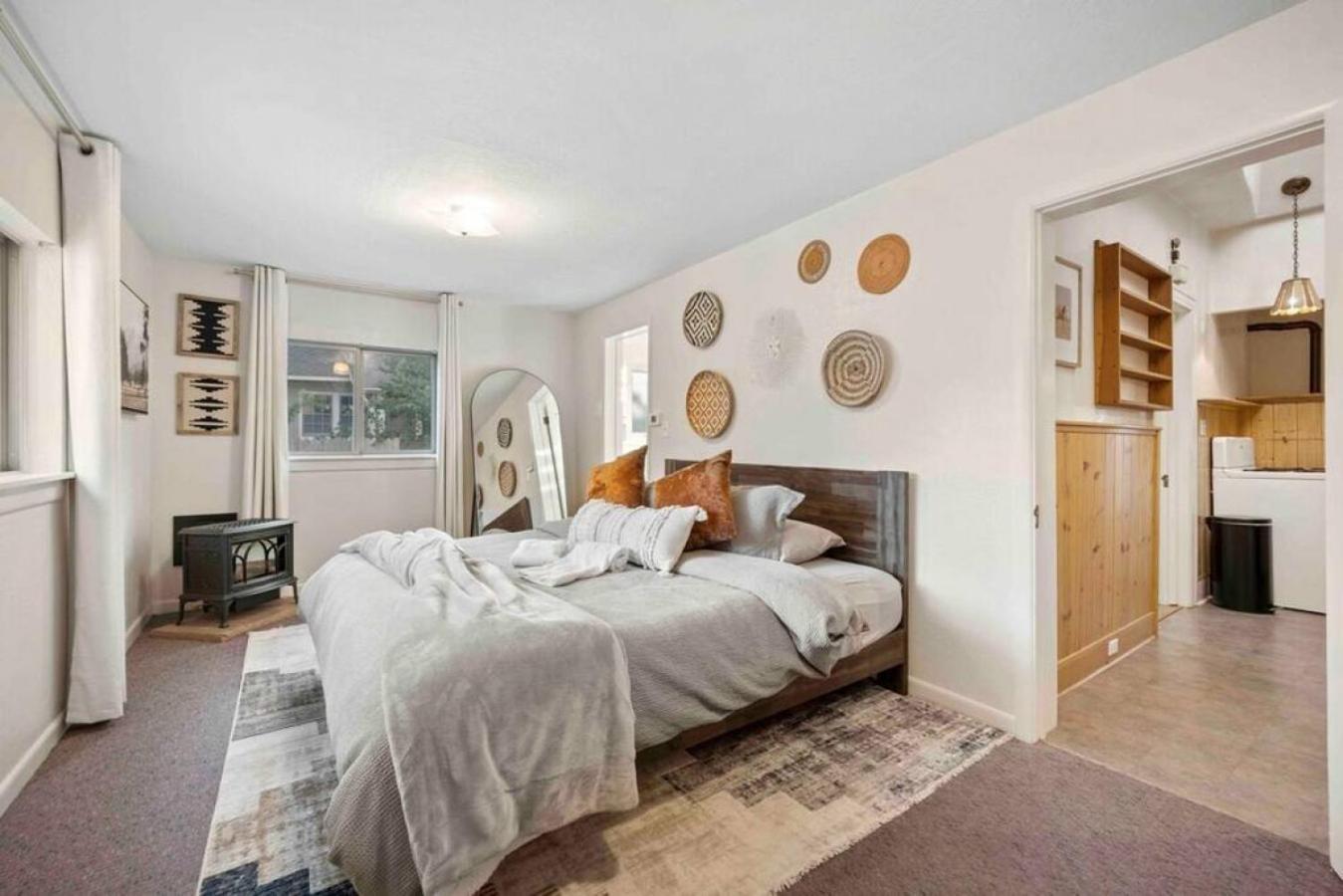 Stylish And Cozy Downtown 2 Bedroom Unit With Hot Tub Holiday home Flagstaff