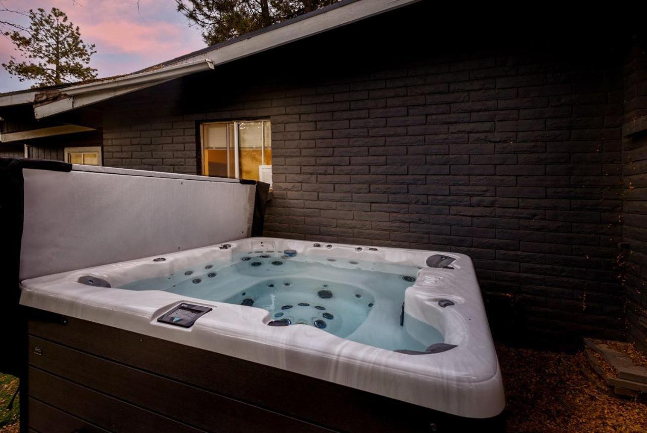 Modern Boho - Hot Tub - 9 Min To Downtown Holiday home *