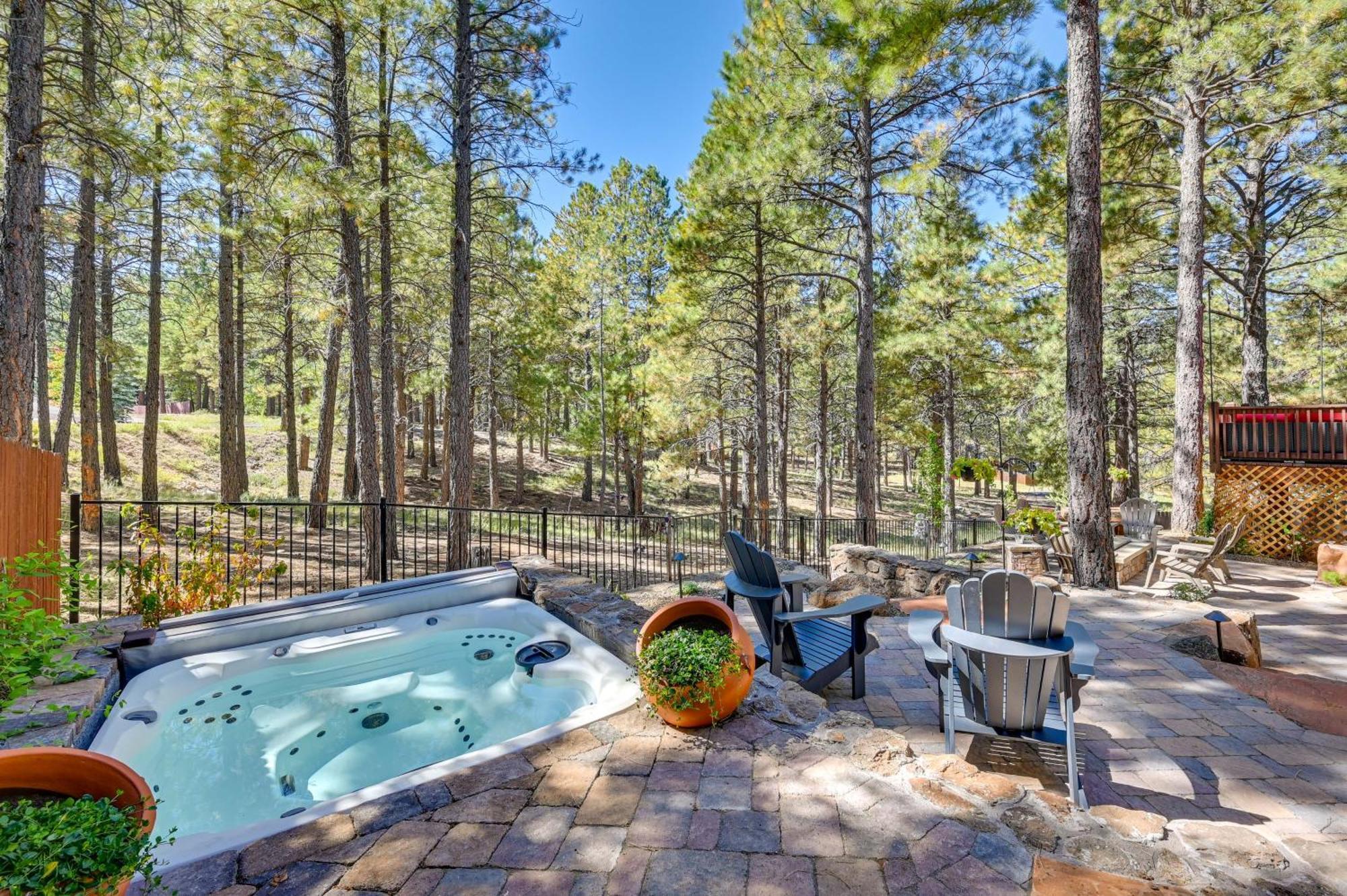 Hideaway Private Hot Tub, 4 Mi To Dtwn! Holiday home *