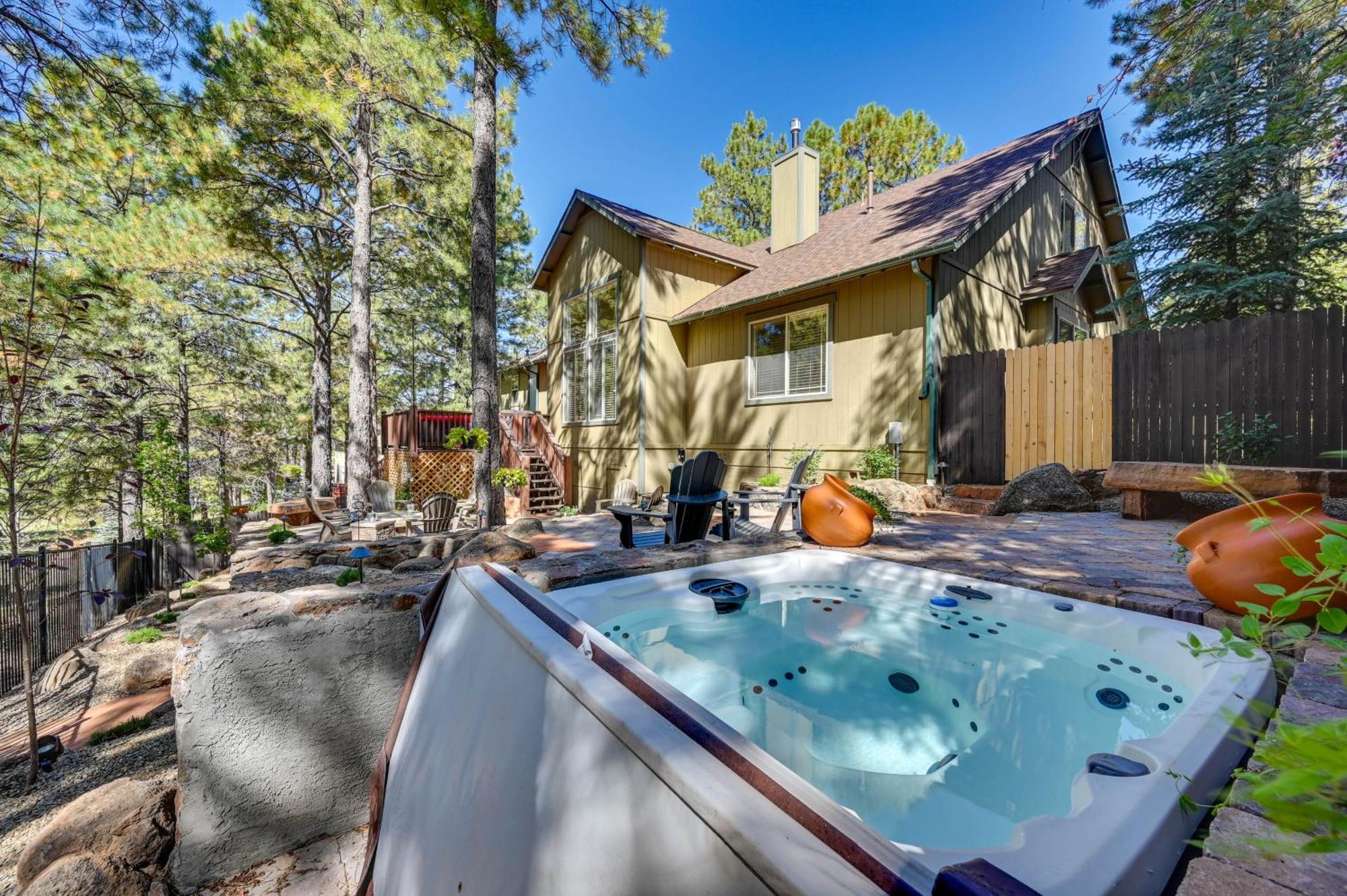 Hideaway Private Hot Tub, 4 Mi To Dtwn! Holiday home Flagstaff
