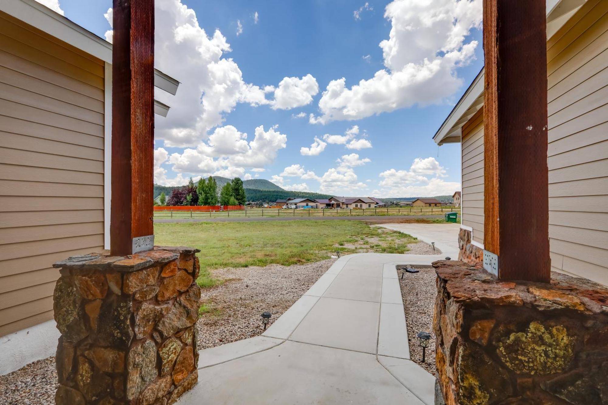 Holiday home Vistas Bonitas With Patio 7 Mi To Snowbowl!
