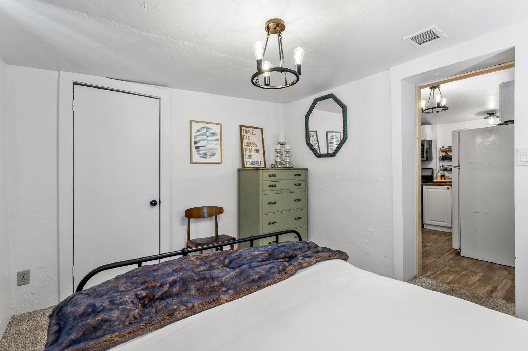 5 Minute Walking To Downtown, Nau, Coffee Shops, Shopping, Parks And More! Flagstaff