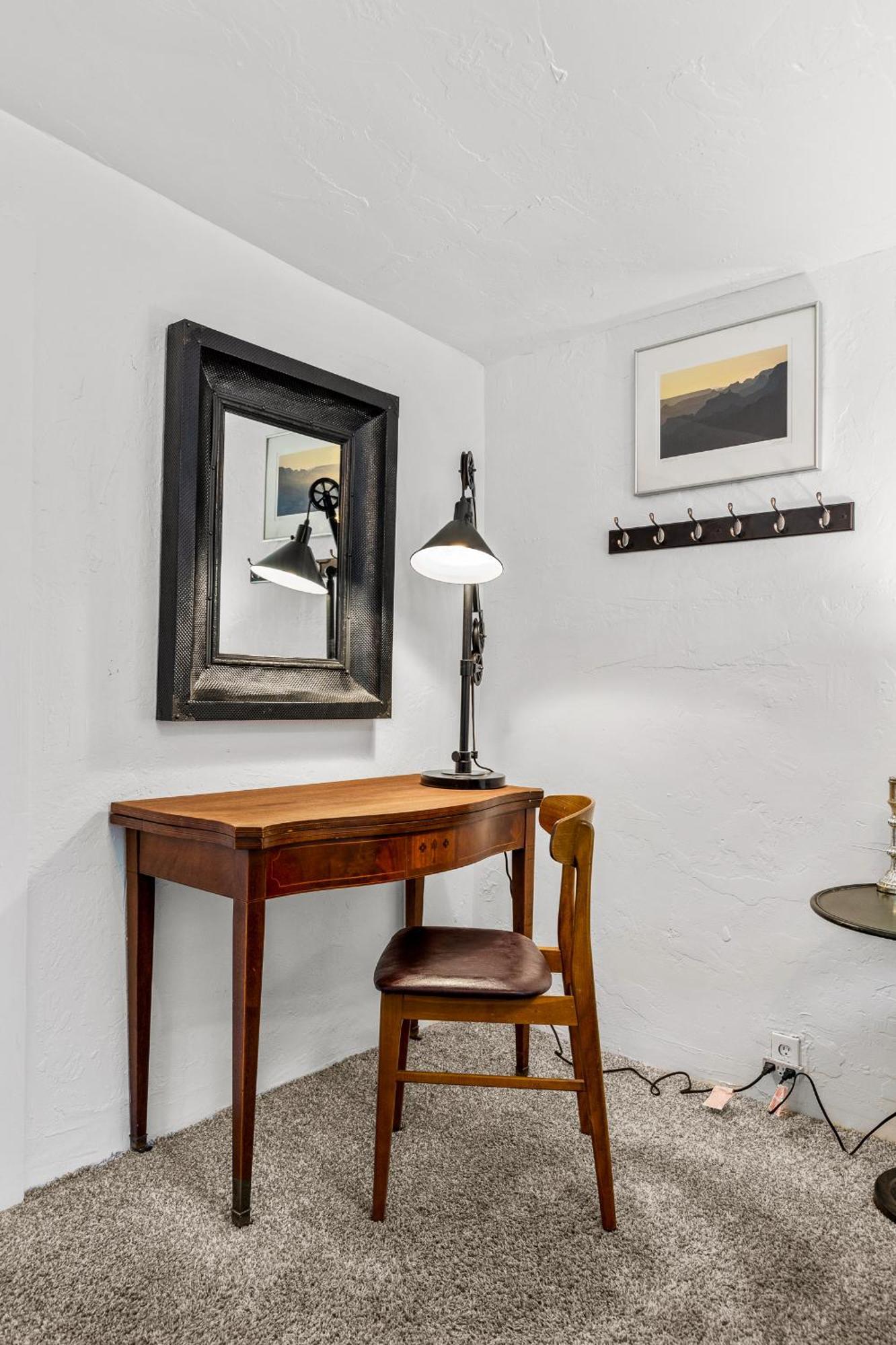 5 Minute Walking To Downtown, Nau, Coffee Shops, Shopping, Parks And More! Holiday home