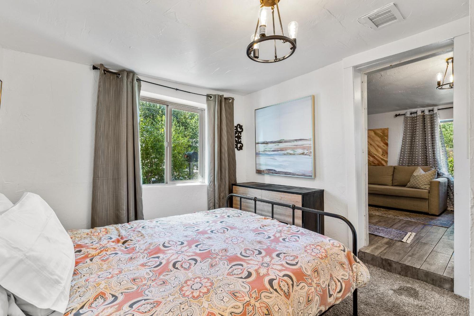 5 Minute Walking To Downtown, Nau, Coffee Shops, Shopping, Parks And More! Flagstaff