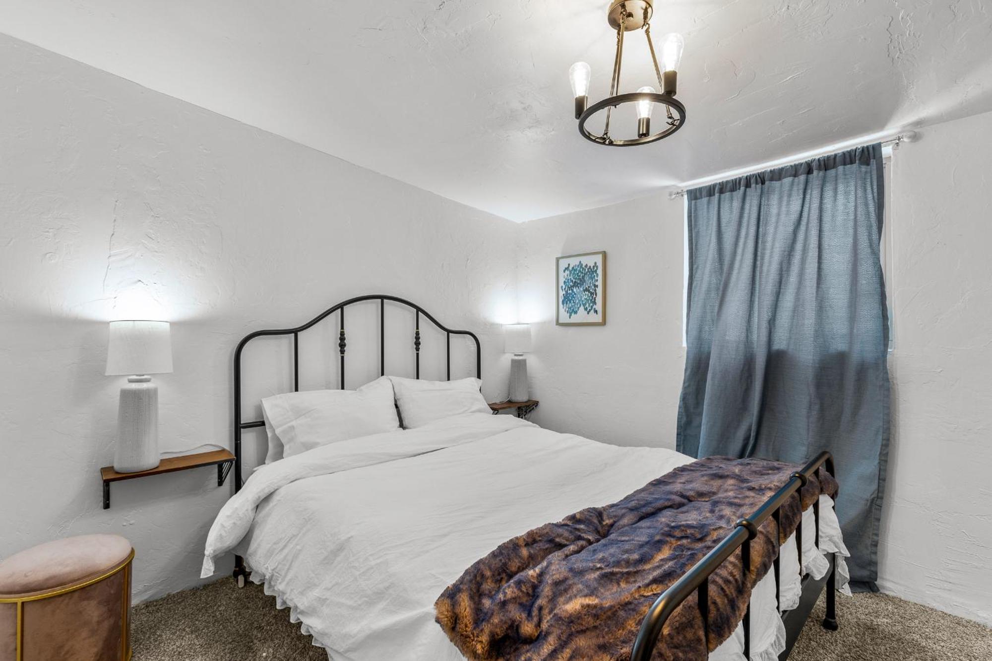 5 Minute Walking To Downtown, Nau, Coffee Shops, Shopping, Parks And More! * Flagstaff