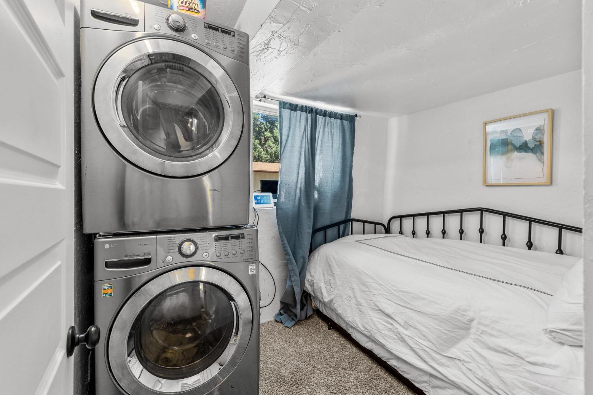 Holiday home 5 Minute Walking To Downtown, Nau, Coffee Shops, Shopping, Parks And More! *