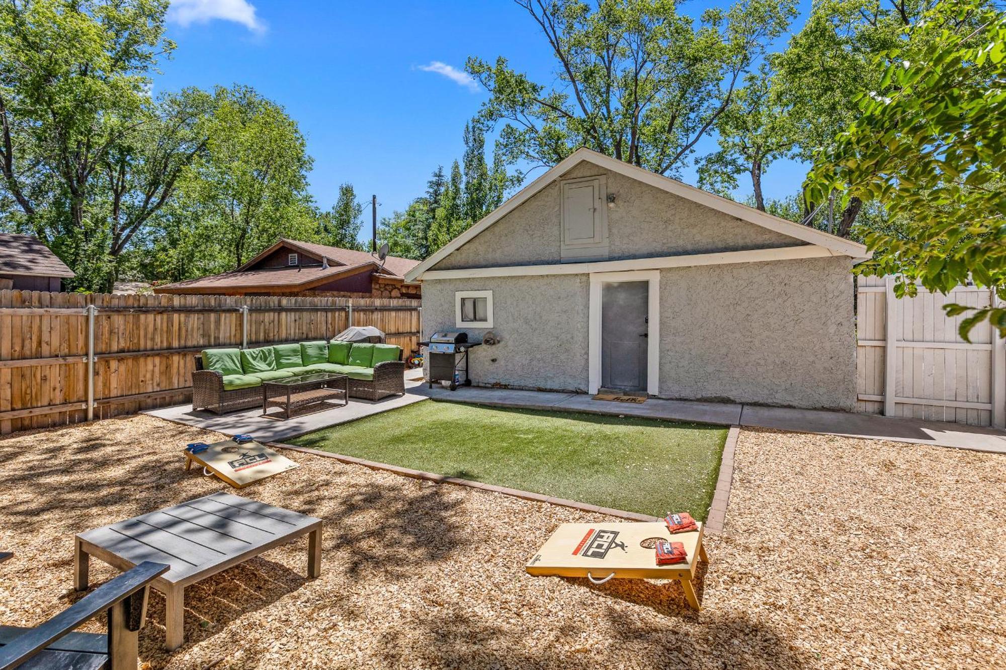 5 Minute Walking To Downtown, Nau, Coffee Shops, Shopping, Parks And More! Holiday home
