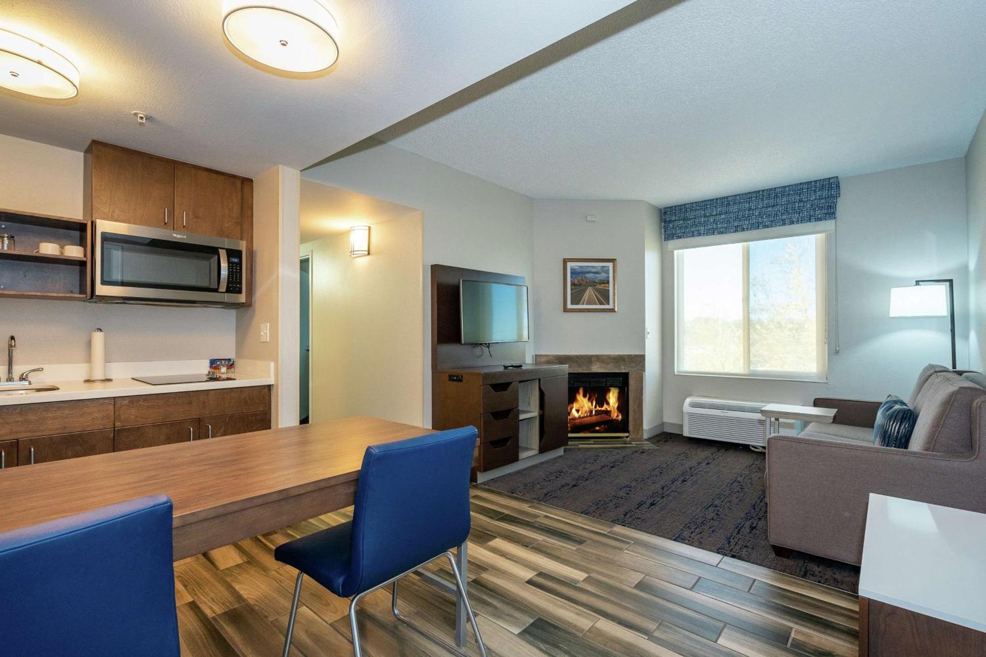 Hotel Hampton & - West