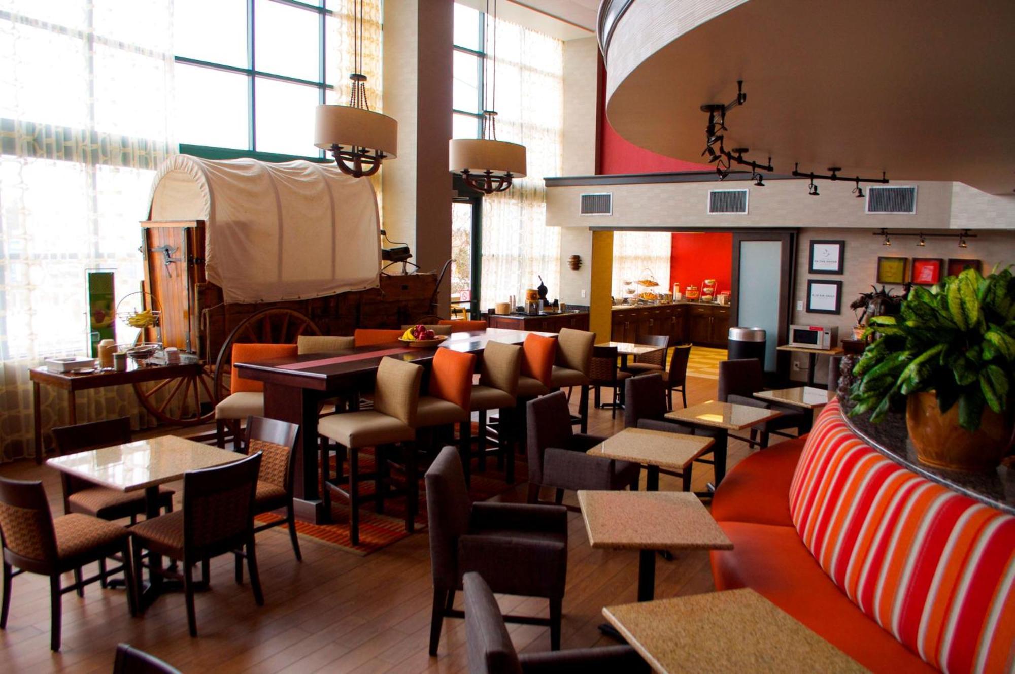 Hotel Hampton & - West