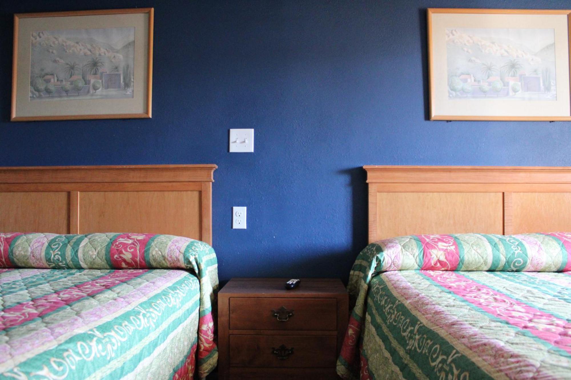 Flagstaff Motel *