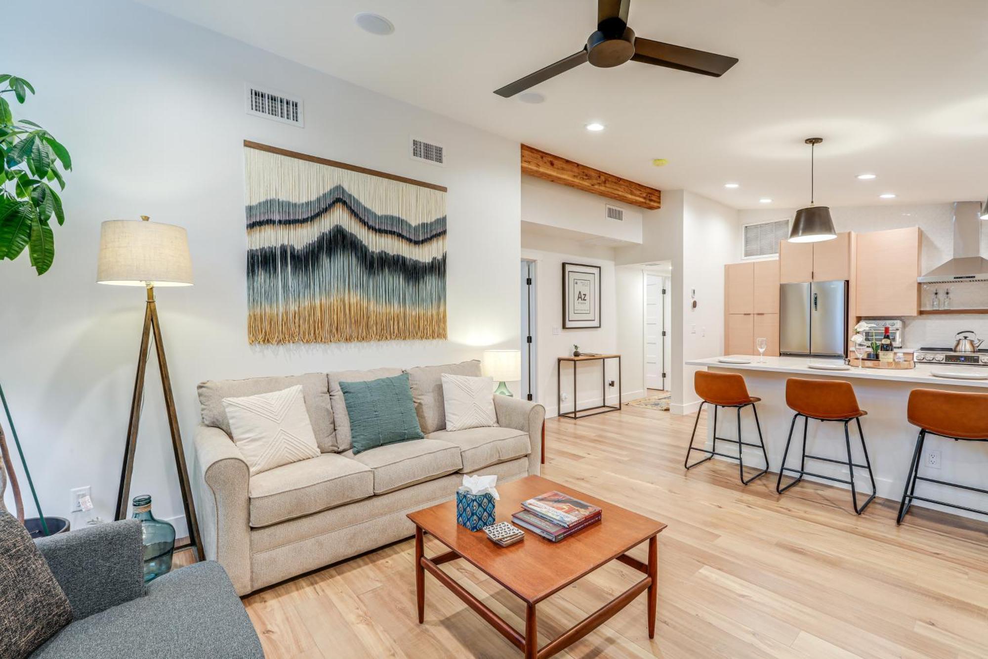 Apartment Welcoming Less Than 1 Mi To Downtown!