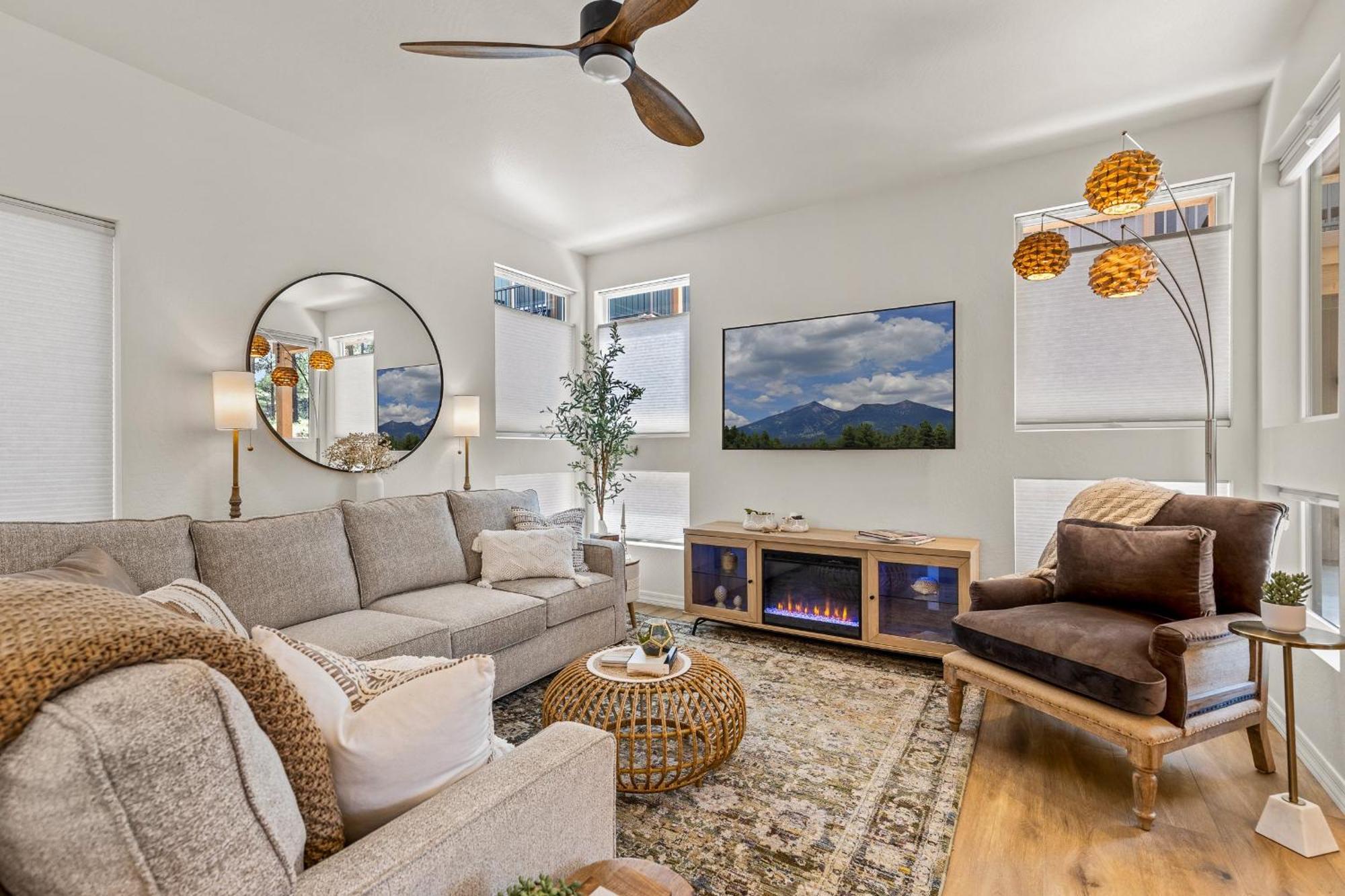 Elegant New Construction With Scenic Forest Views Holiday home *