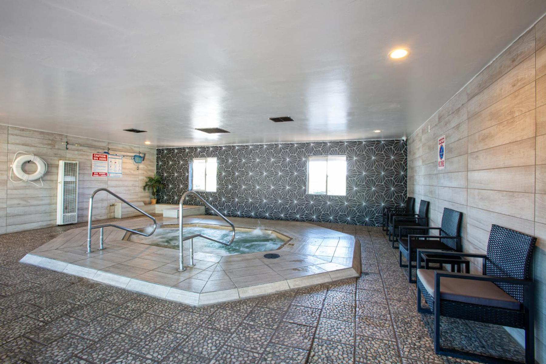 Elev8 I-40 Exit 198 Butler Ave Hotel 3*