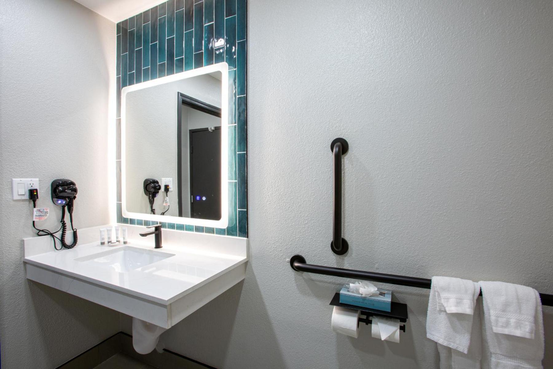 Elev8 I-40 Exit 198 Butler Ave Hotel 3*